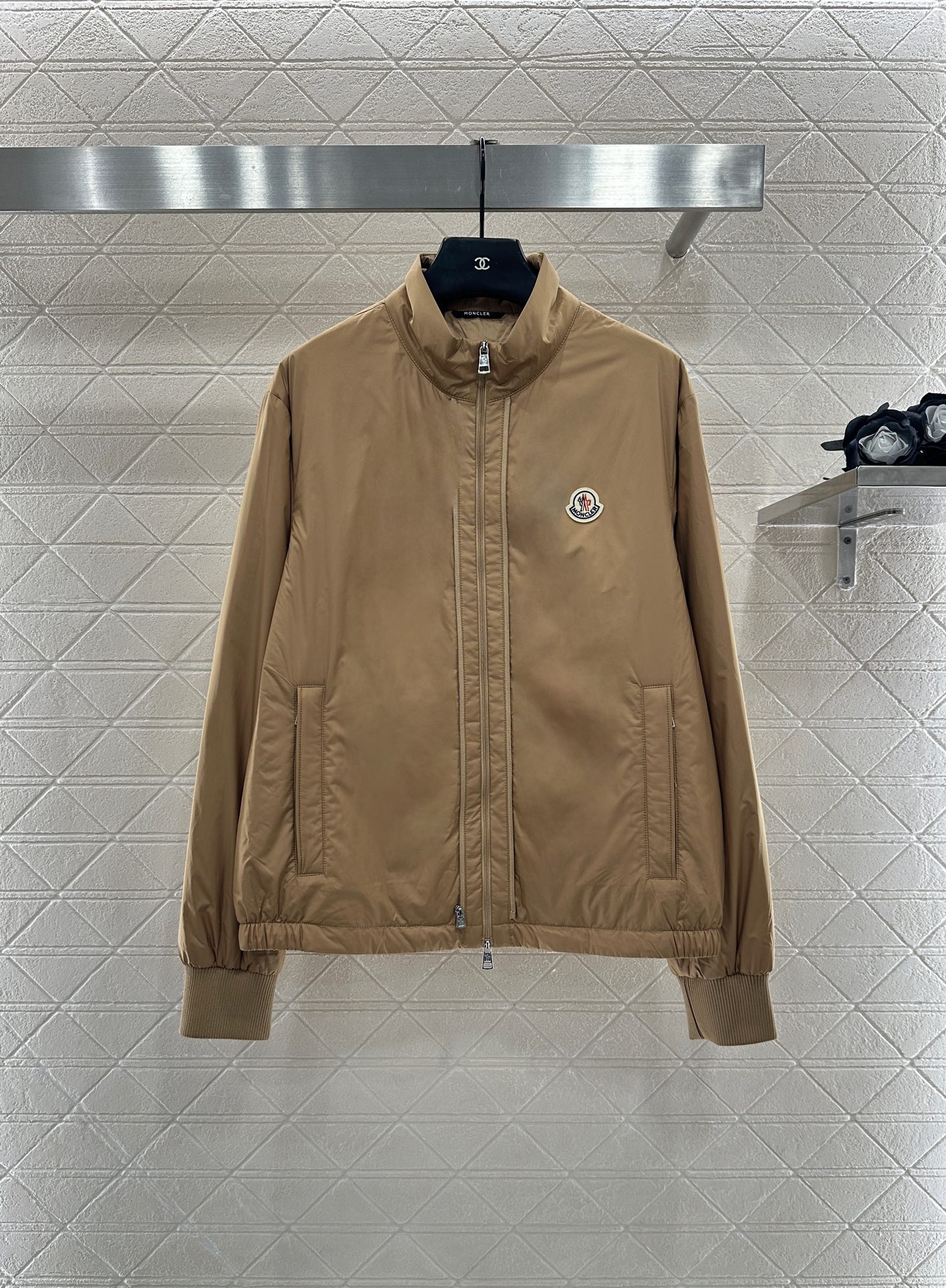 ♥Moncle*♥2025新品上架 长方压纹羽绒夹克两件套定制YB防风防水尼龙材质，白鹅绒填充内里，整件