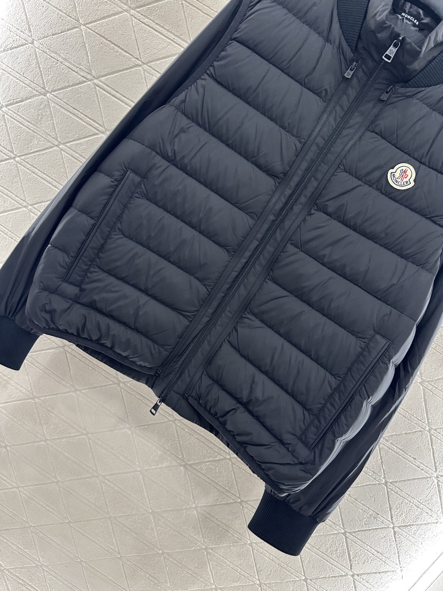 ♥Moncle*♥2025新品上架 长方压纹羽绒夹克两件套定制YB防风防水尼龙材质，白鹅绒填充内里，整件