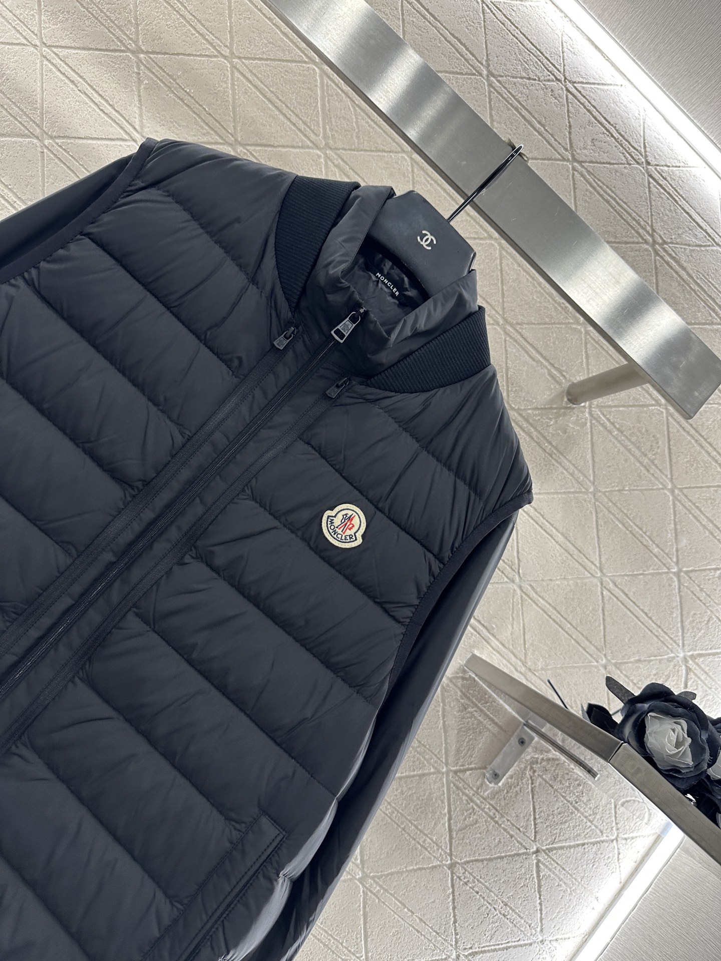♥Moncle*♥2025新品上架 长方压纹羽绒夹克两件套定制YB防风防水尼龙材质，白鹅绒填充内里，整件