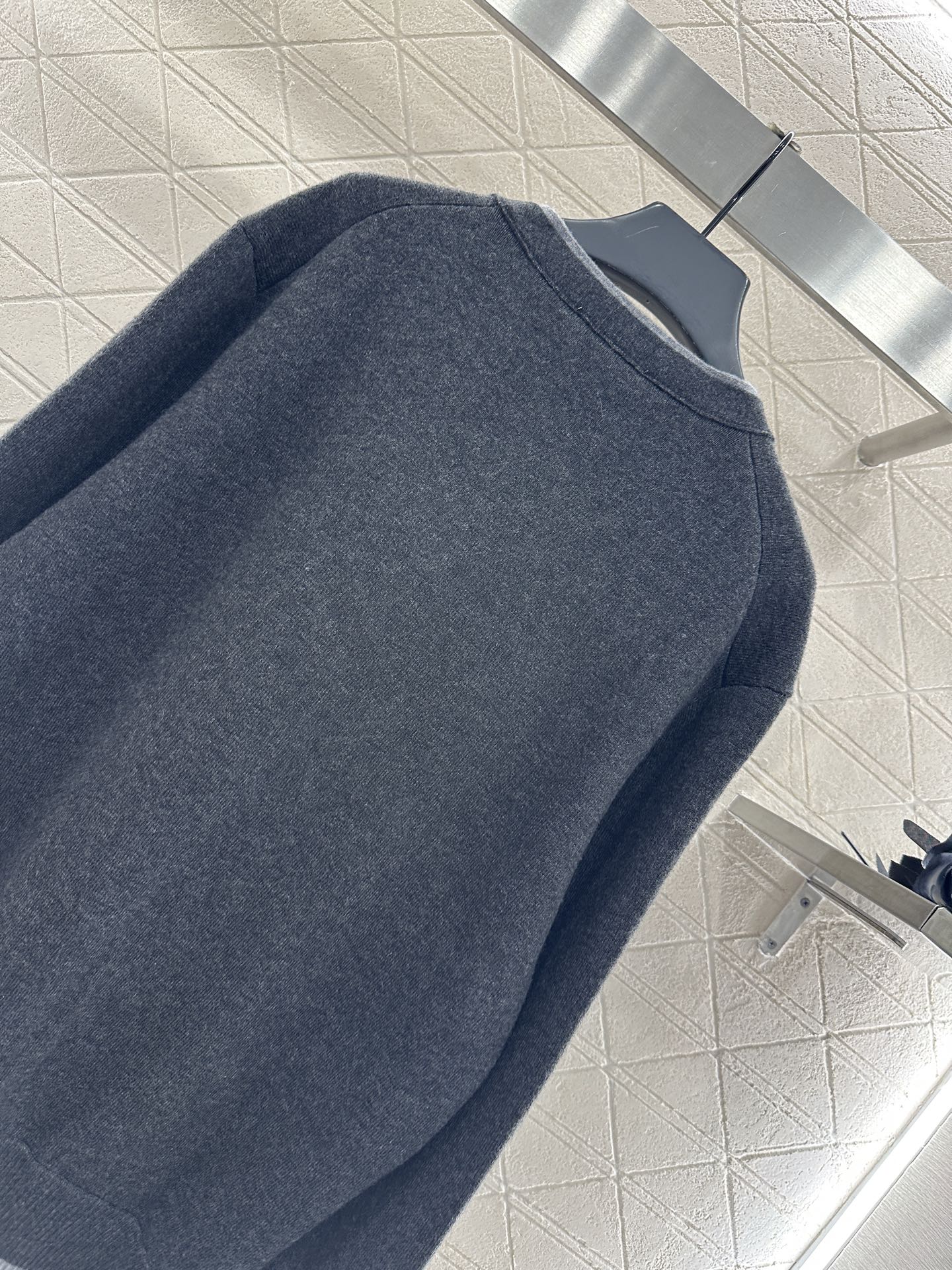 ♥Miumi*♥2025新品上架 撞色假两件针织开衫定制YB羊绒羊毛纱线织造，亲肤舒适，柔软有质感，V领