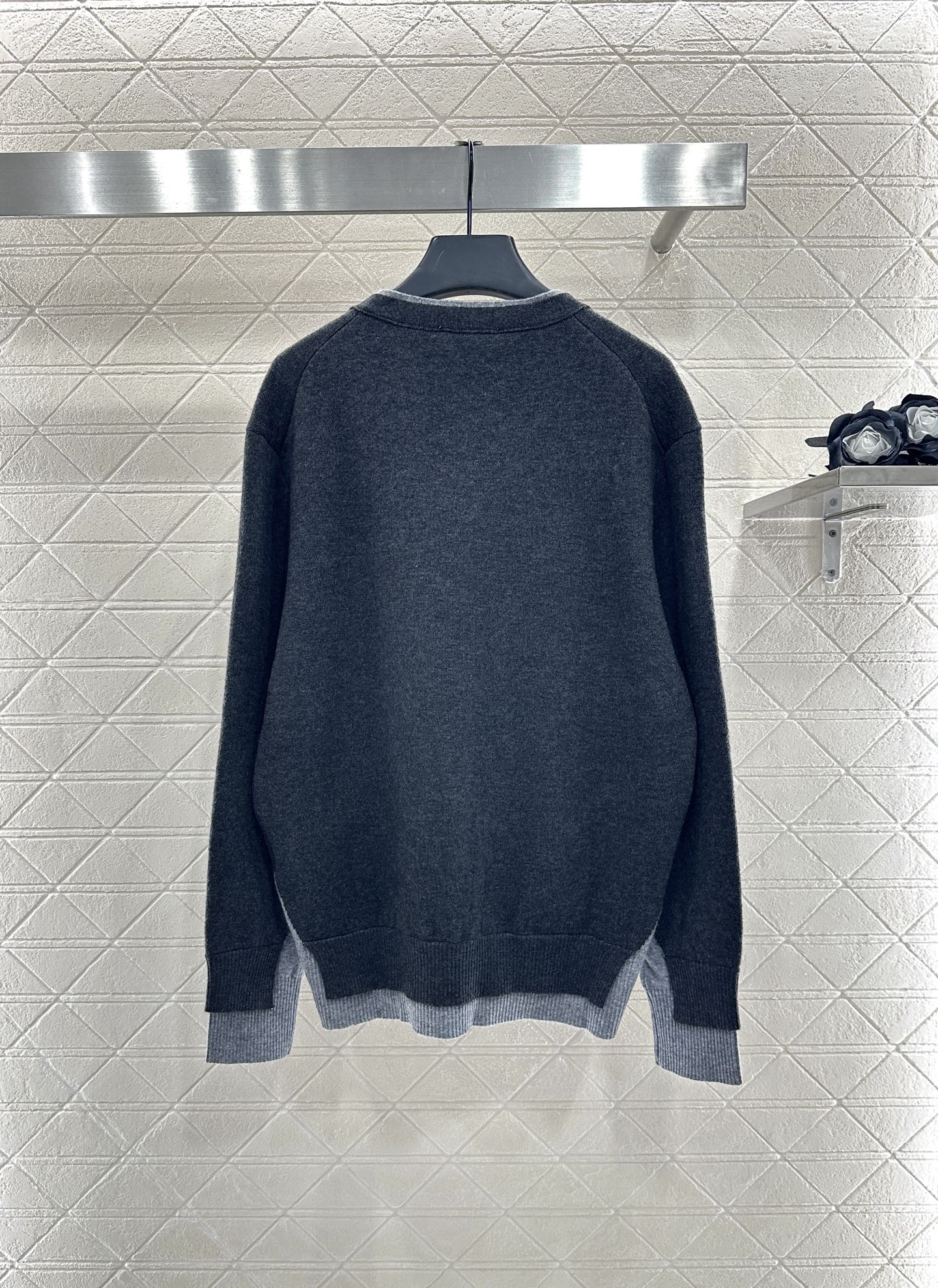 ♥Miumi*♥2025新品上架 撞色假两件针织开衫定制YB羊绒羊毛纱线织造，亲肤舒适，柔软有质感，V领