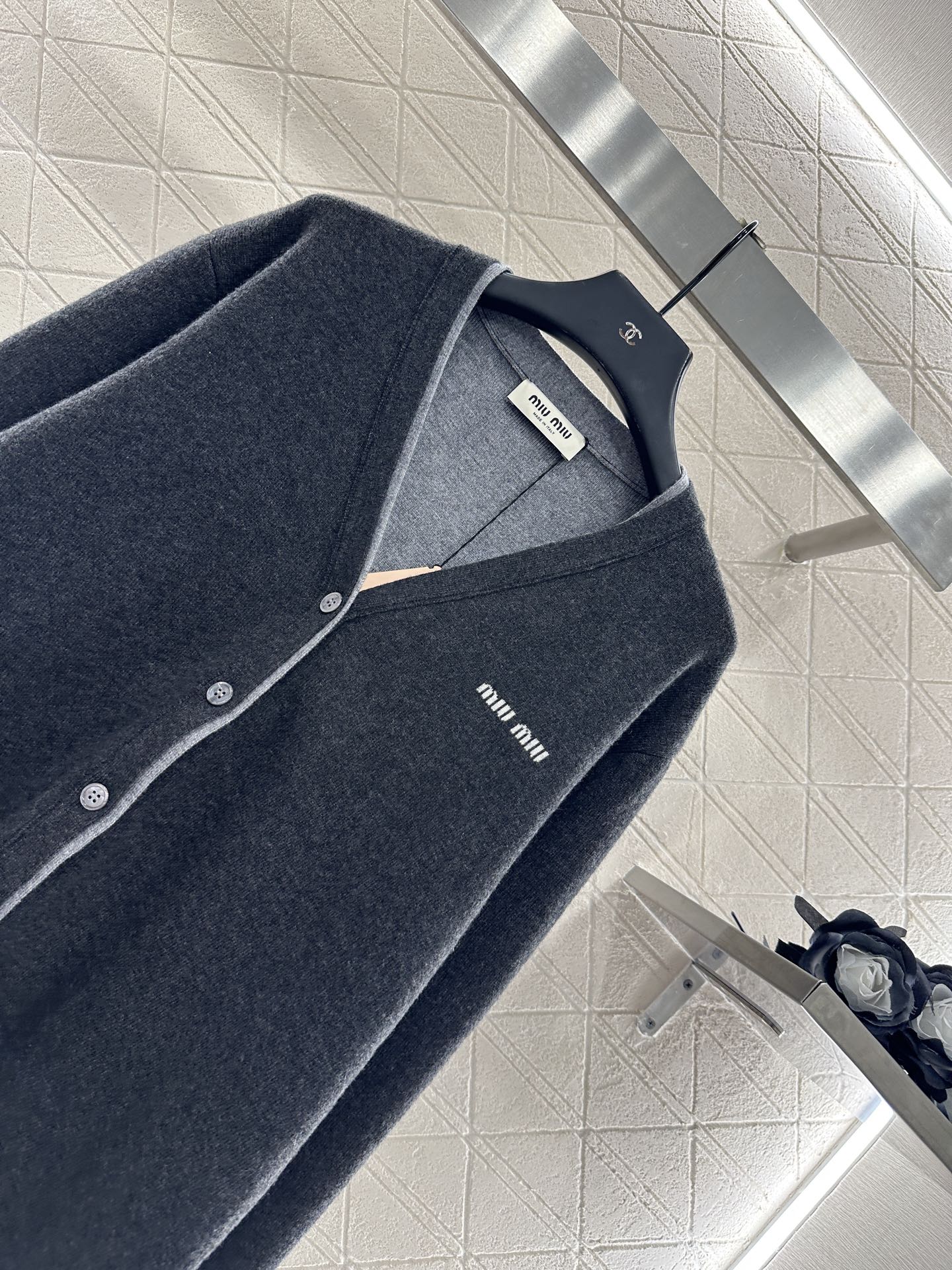 ♥Miumi*♥2025新品上架 撞色假两件针织开衫定制YB羊绒羊毛纱线织造，亲肤舒适，柔软有质感，V领