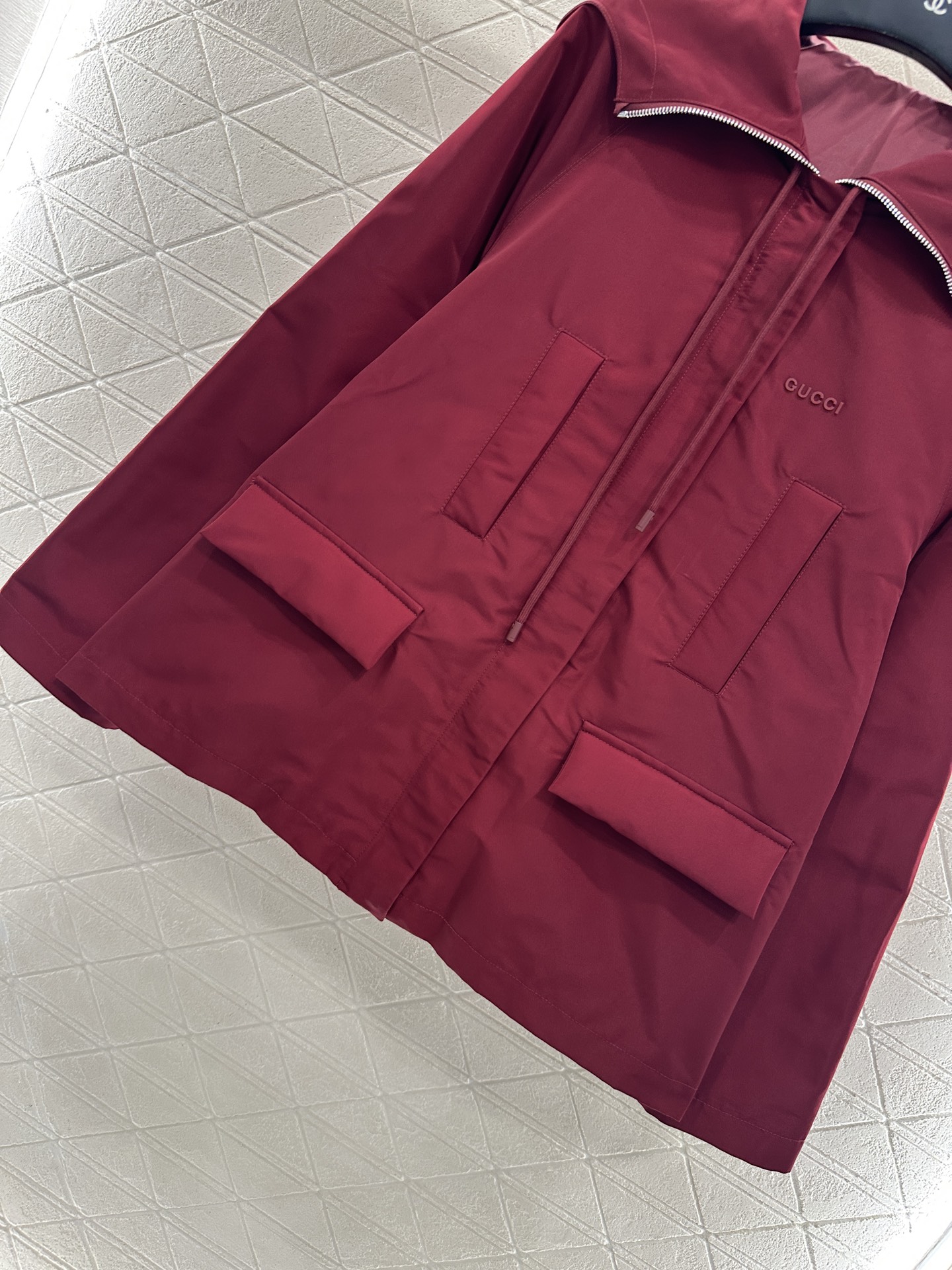 ♥Gucc*♥2025新品上架 连帽冲锋外套定制YB进口冲锋尼龙材质，质感高级，挺括有型，连帽拉链外套，