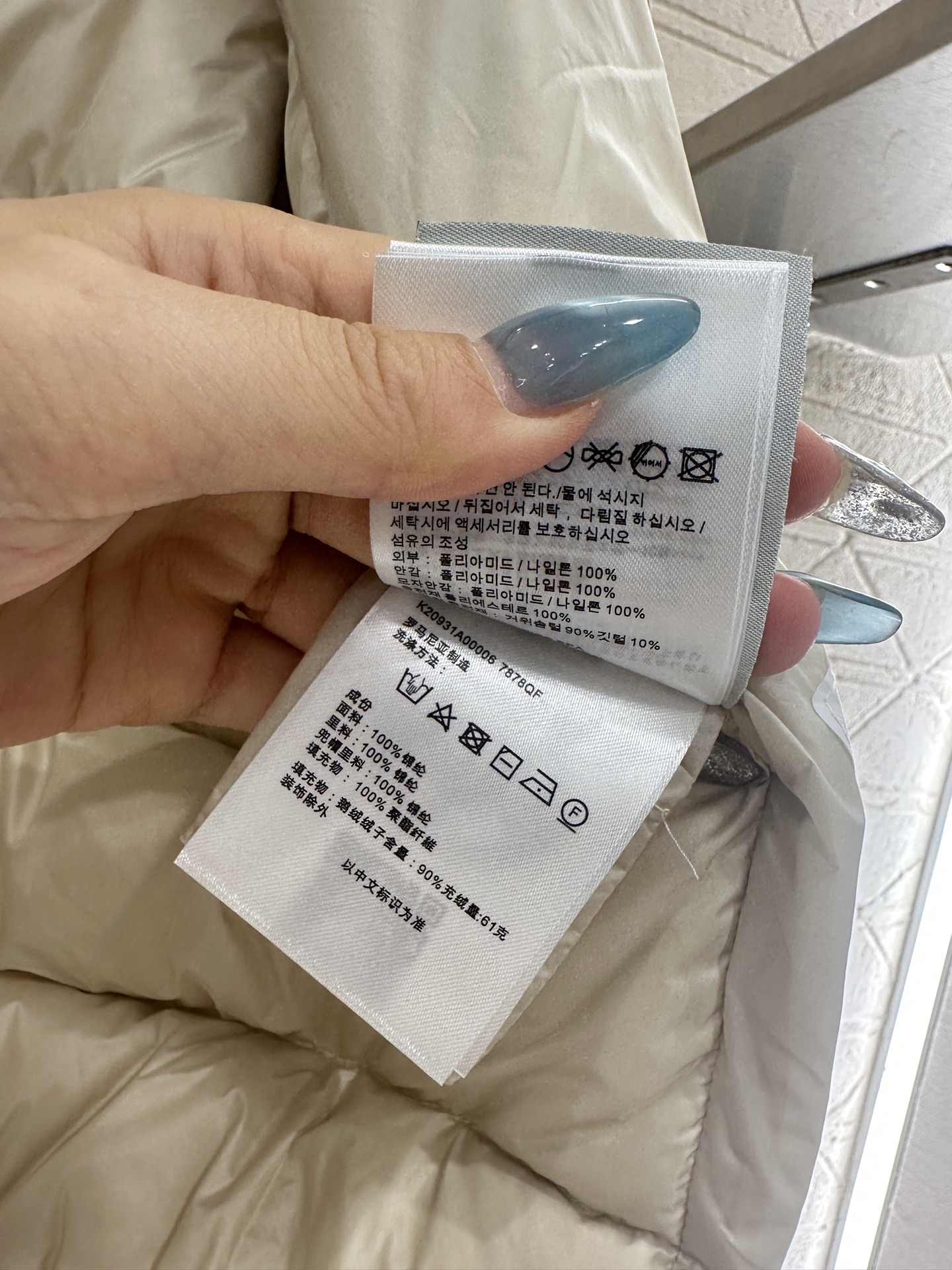 ♥Moncle*♥2025新品上架 连帽羽绒服外套定制YB进口防风防水尼龙材质，其工艺还原，升级材质，提