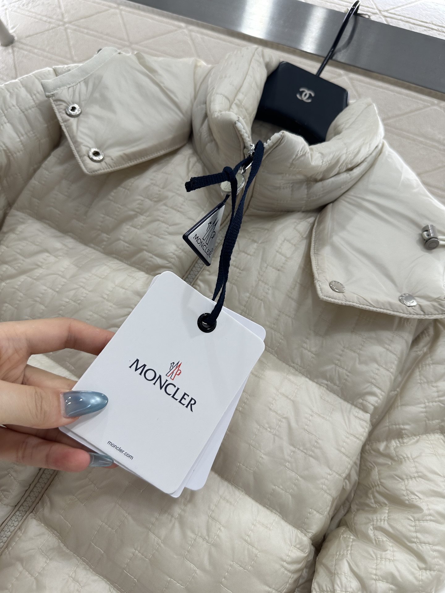 ♥Moncle*♥2025新品上架 连帽羽绒服外套定制YB进口防风防水尼龙材质，其工艺还原，升级材质，提