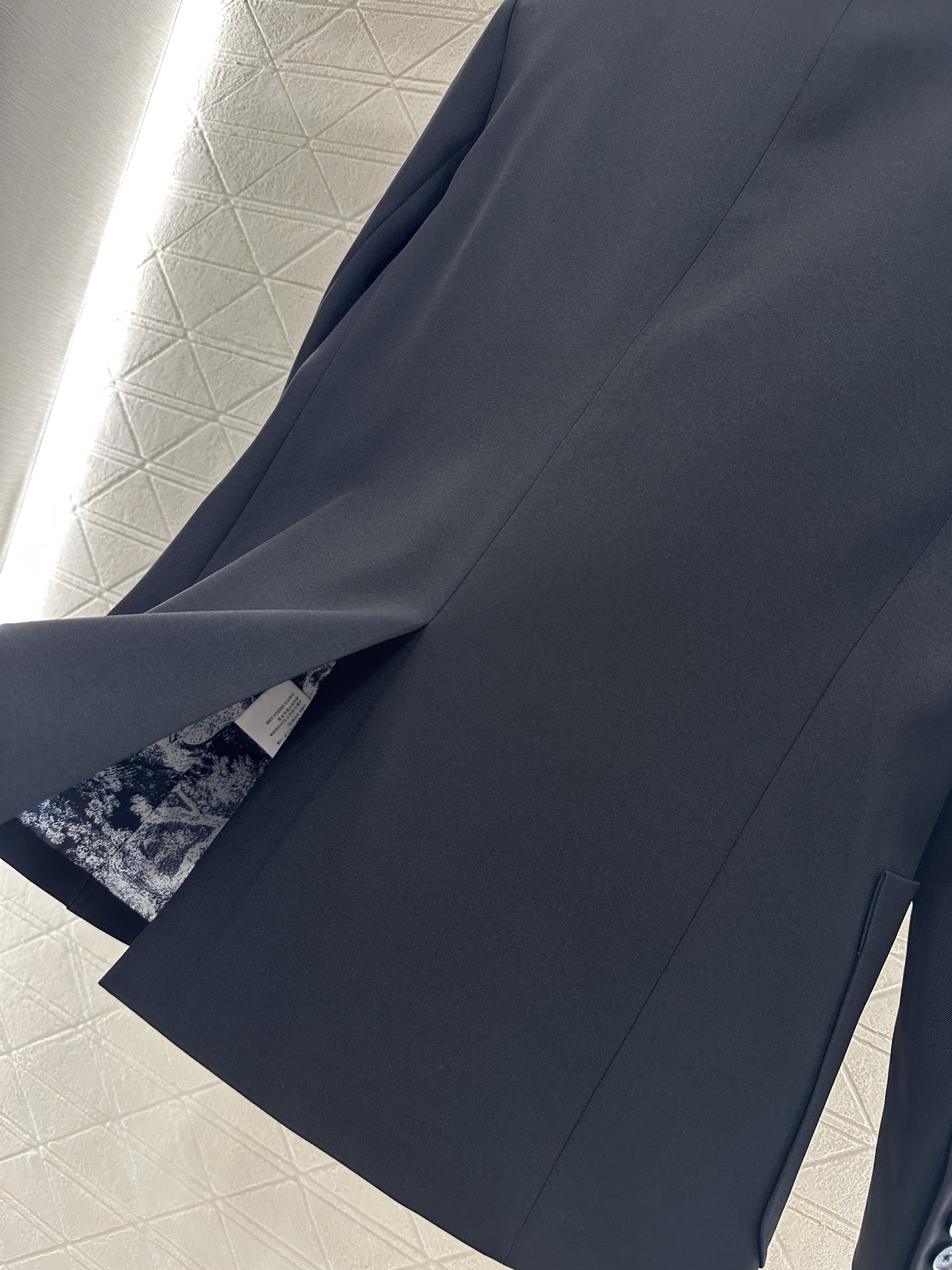 ♥Dio*♥2025新品上架 刺绣口袋西装外套定制YB进口材质，质感光泽，垂感更强，翻领正肩西装版型，通