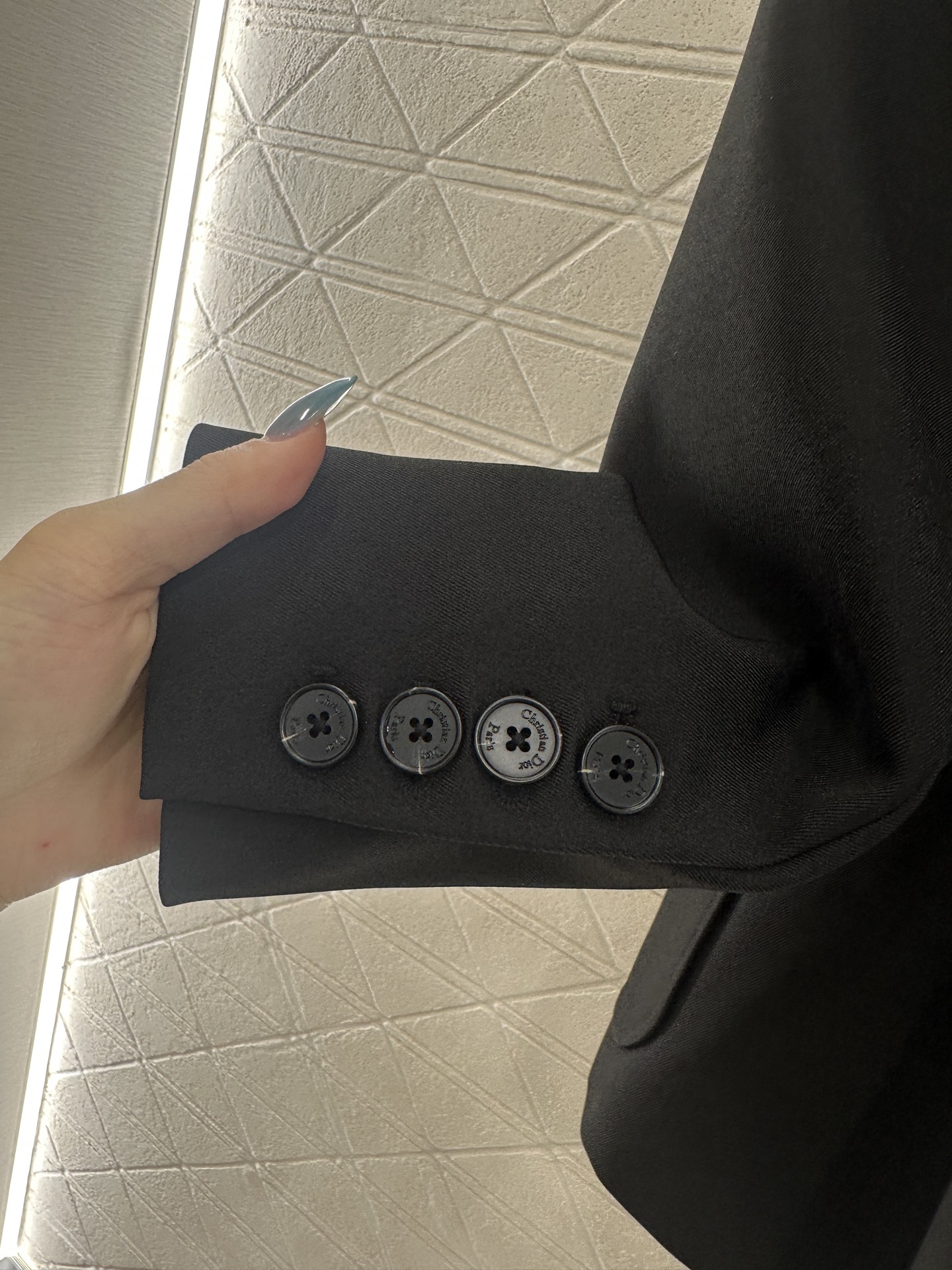 ♥Dio*♥2025新品上架 刺绣口袋西装外套定制YB进口材质，质感光泽，垂感更强，翻领正肩西装版型，通