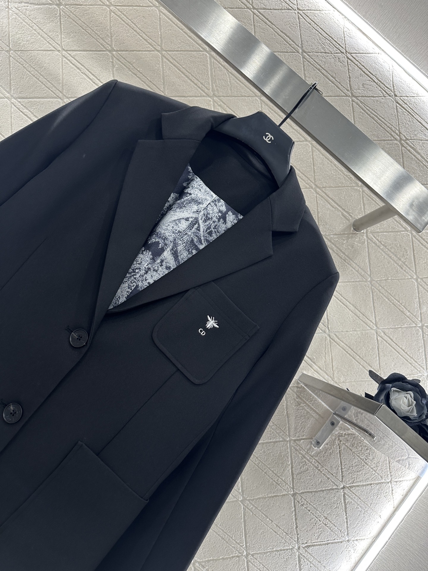 ♥Dio*♥2025新品上架 刺绣口袋西装外套定制YB进口材质，质感光泽，垂感更强，翻领正肩西装版型，通