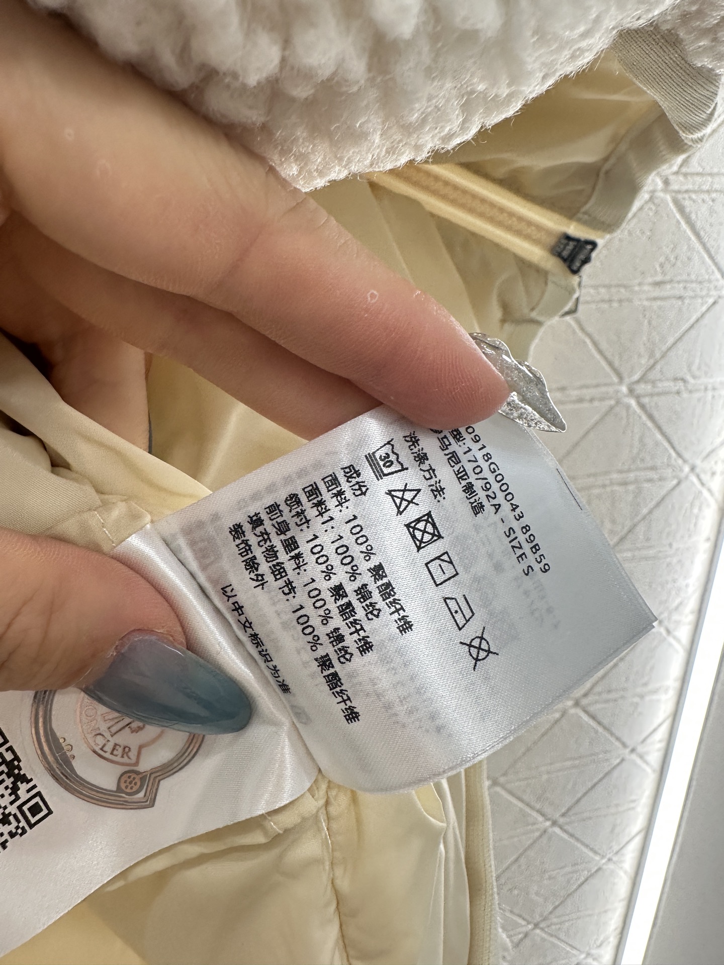 ♥Moncle♥2025新品上架 泰迪毛绒棉服外套通体饰以泰迪毛绒材质，质感柔软舒适，时髦洋气，立领棉服