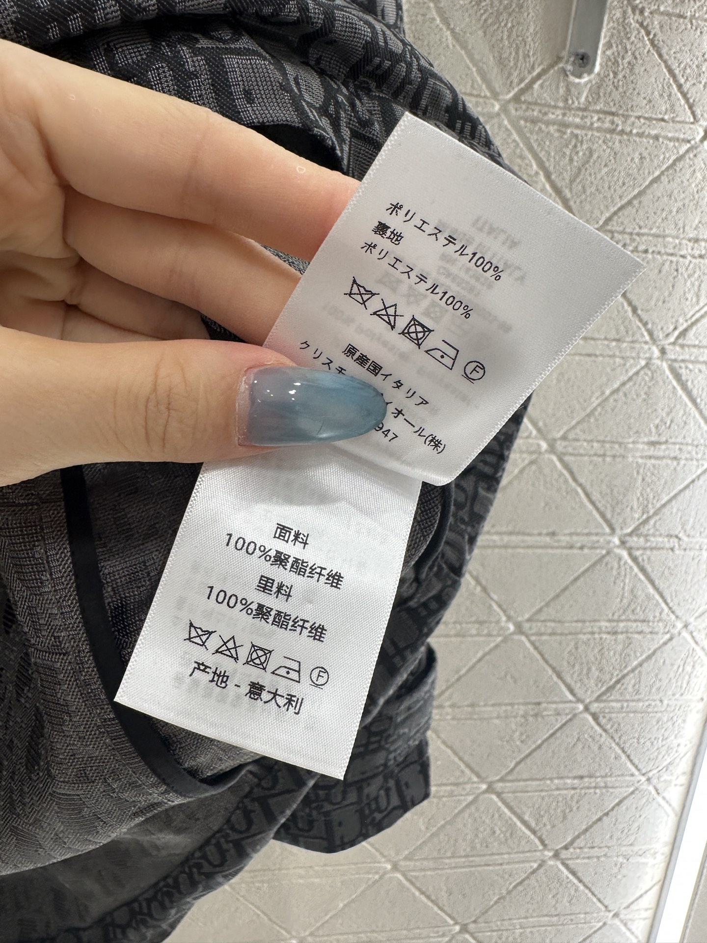 ♥Dio*♥2025新品上架 连帽提花冲锋上衣定制YB进口提花冲锋材质，质感细腻，挺括有型，连帽冲锋卫衣