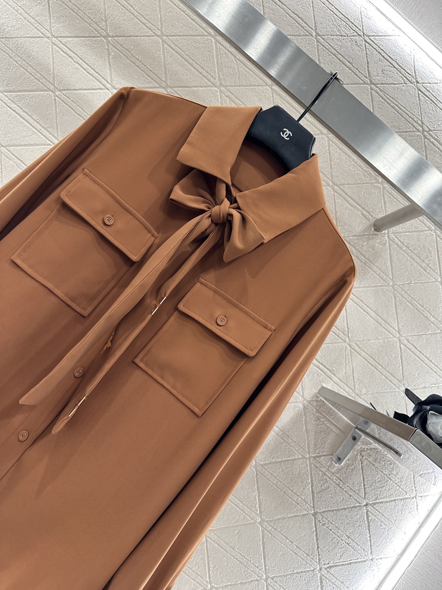 ♥Louis vuitto*♥2025新品上架 蝴蝶结飘带衬衫长裤套装定制YB进口斜纹稠材质，质感光泽，