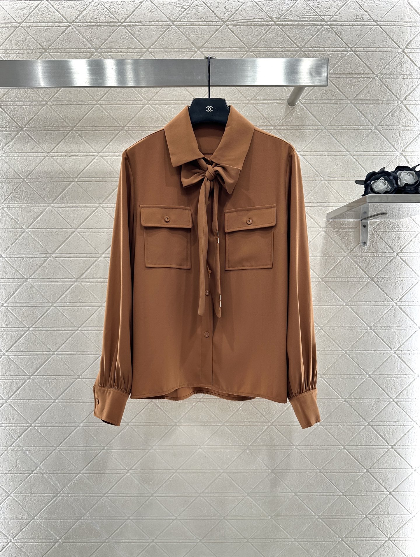 ♥Louis vuitto*♥2025新品上架 蝴蝶结飘带衬衫长裤套装定制YB进口斜纹稠材质，质感光泽，