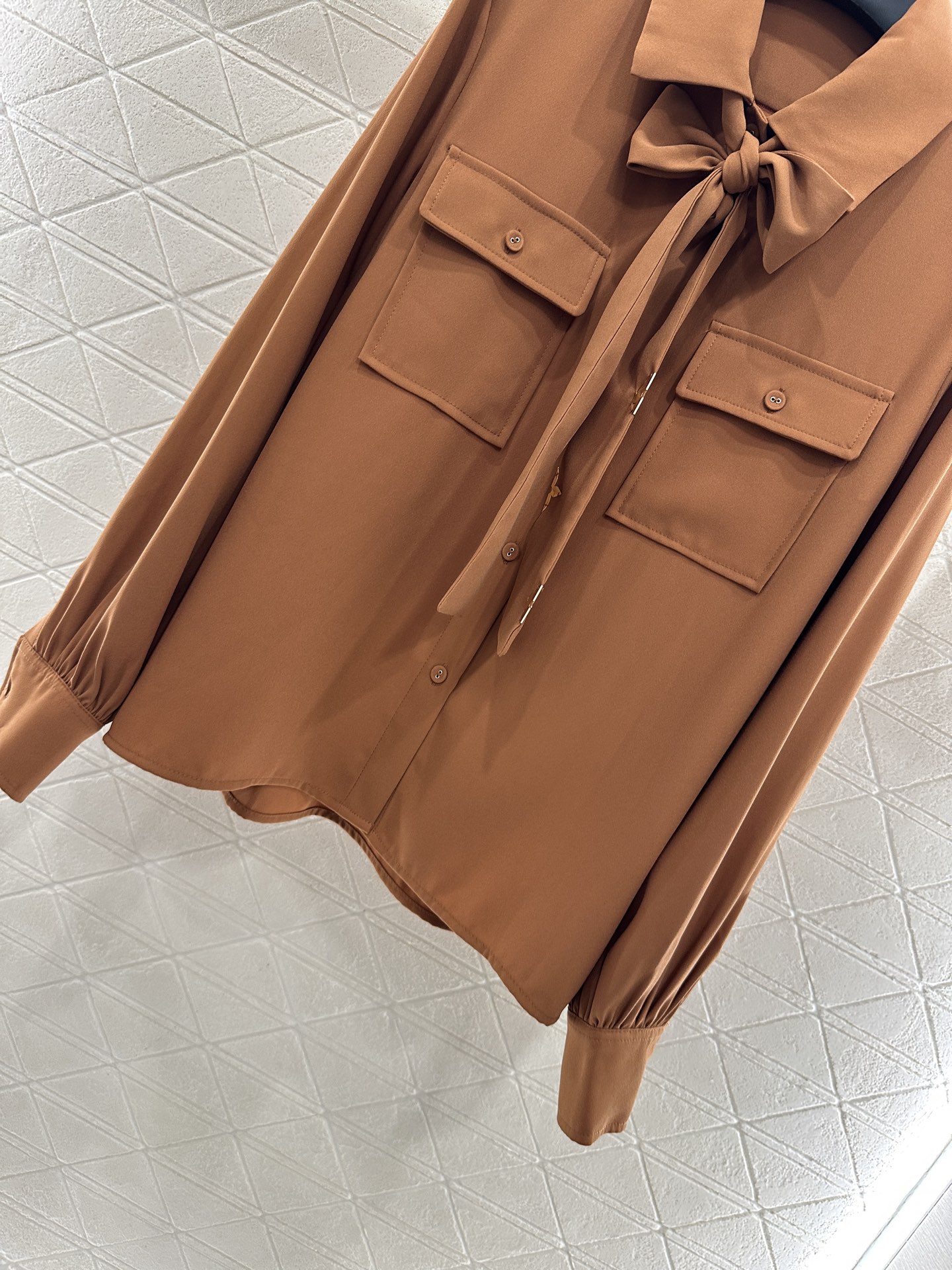 ♥Louis vuitto*♥2025新品上架 蝴蝶结飘带衬衫长裤套装定制YB进口斜纹稠材质，质感光泽，