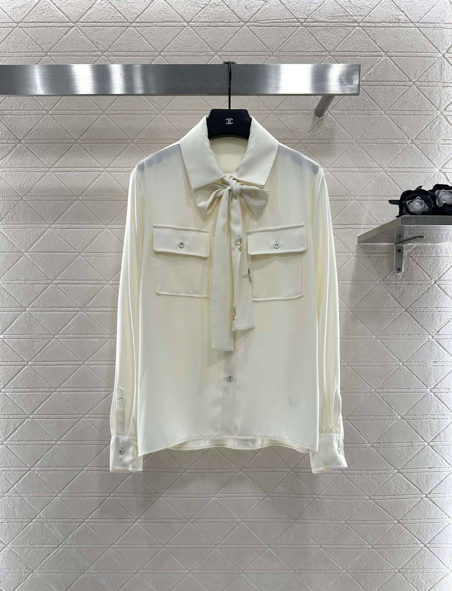 ♥Louis vuitto*♥2025新品上架 蝴蝶结飘带衬衫长裤套装定制YB进口斜纹稠材质，质感光泽，