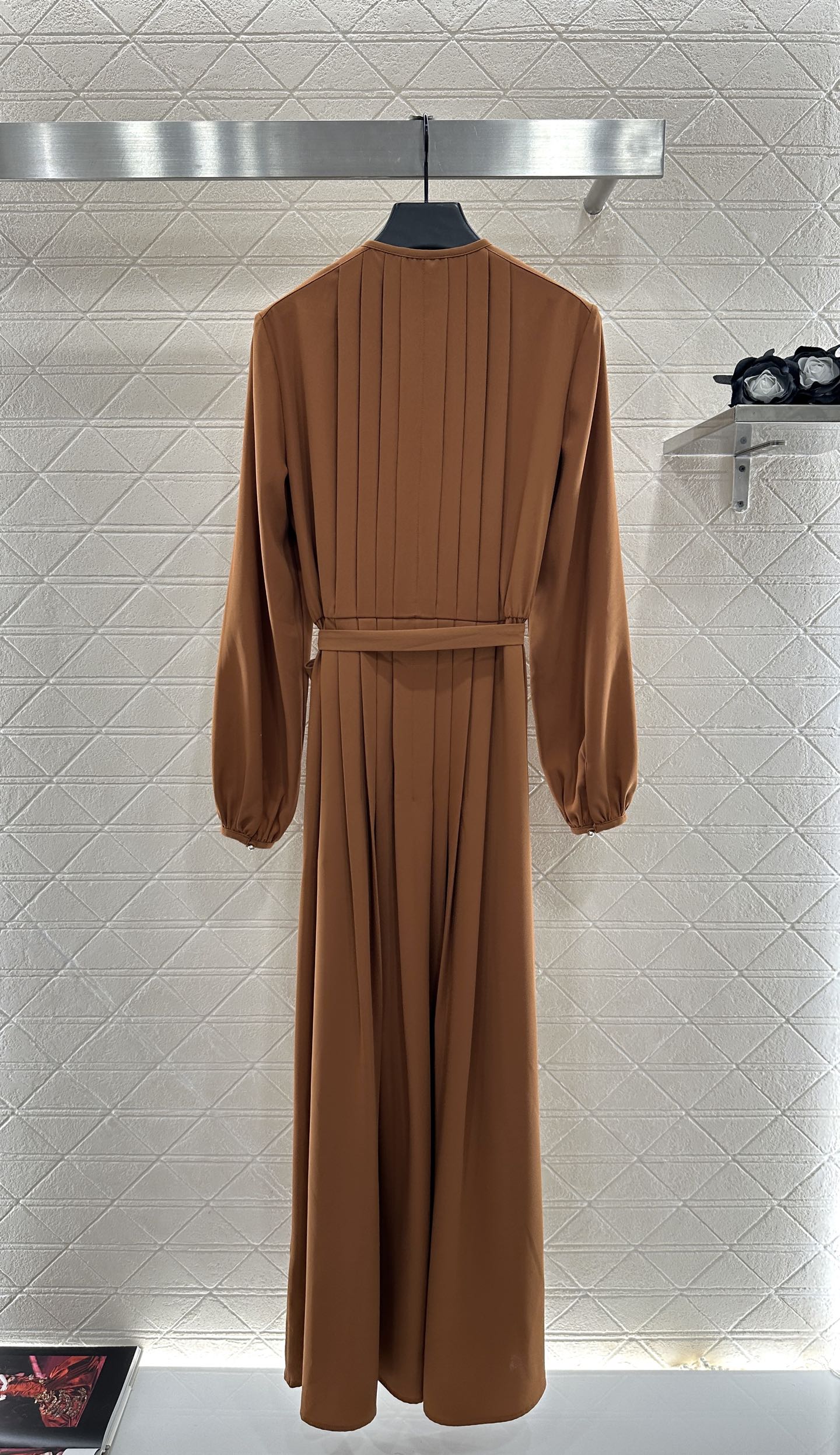 ♥Louis Vuitto*♥2025新品上架 四叶草压褶连衣裙定制YB斜纹棉绸材质，质感舒适细腻，透气