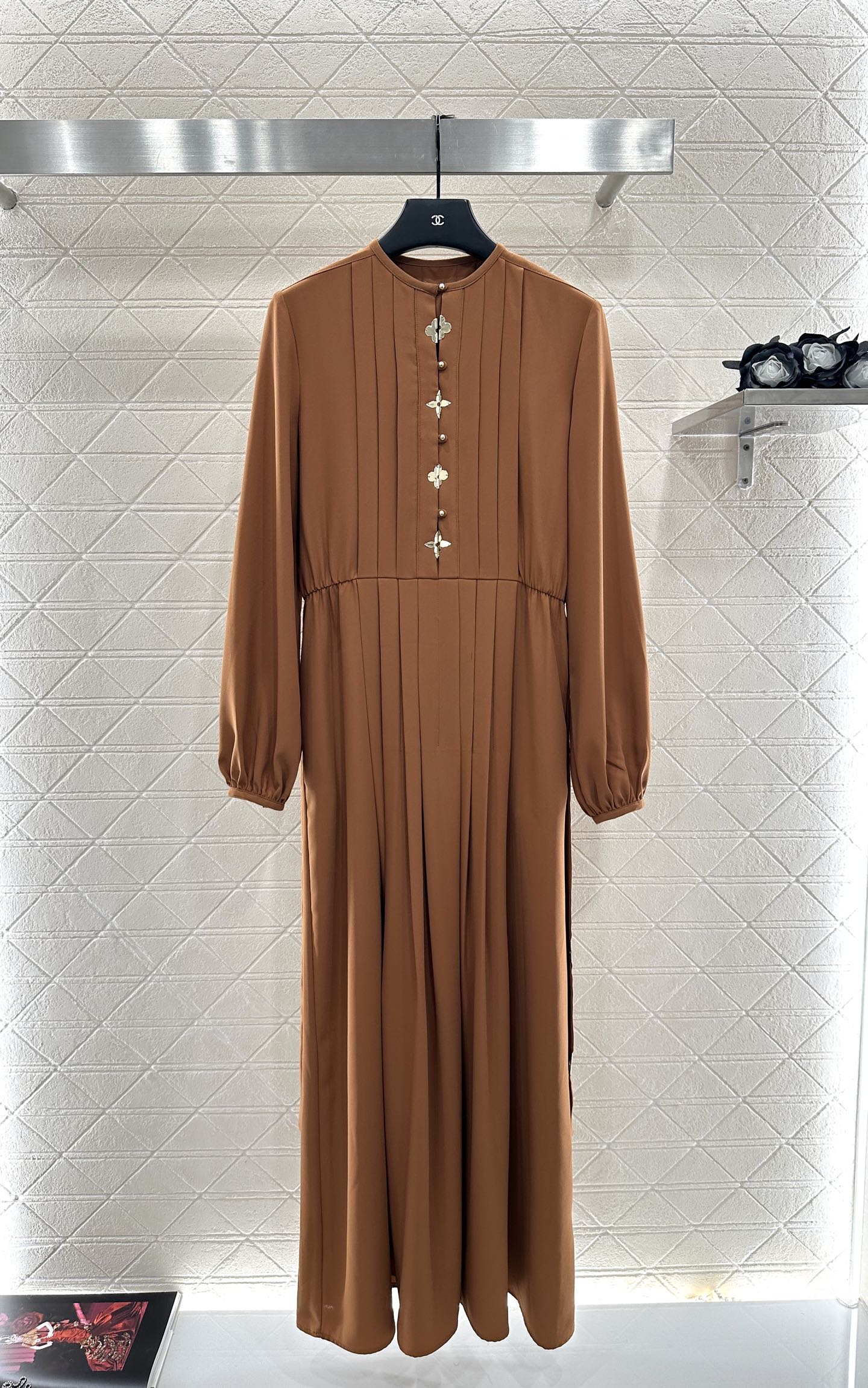 ♥Louis Vuitto*♥2025新品上架 四叶草压褶连衣裙定制YB斜纹棉绸材质，质感舒适细腻，透气