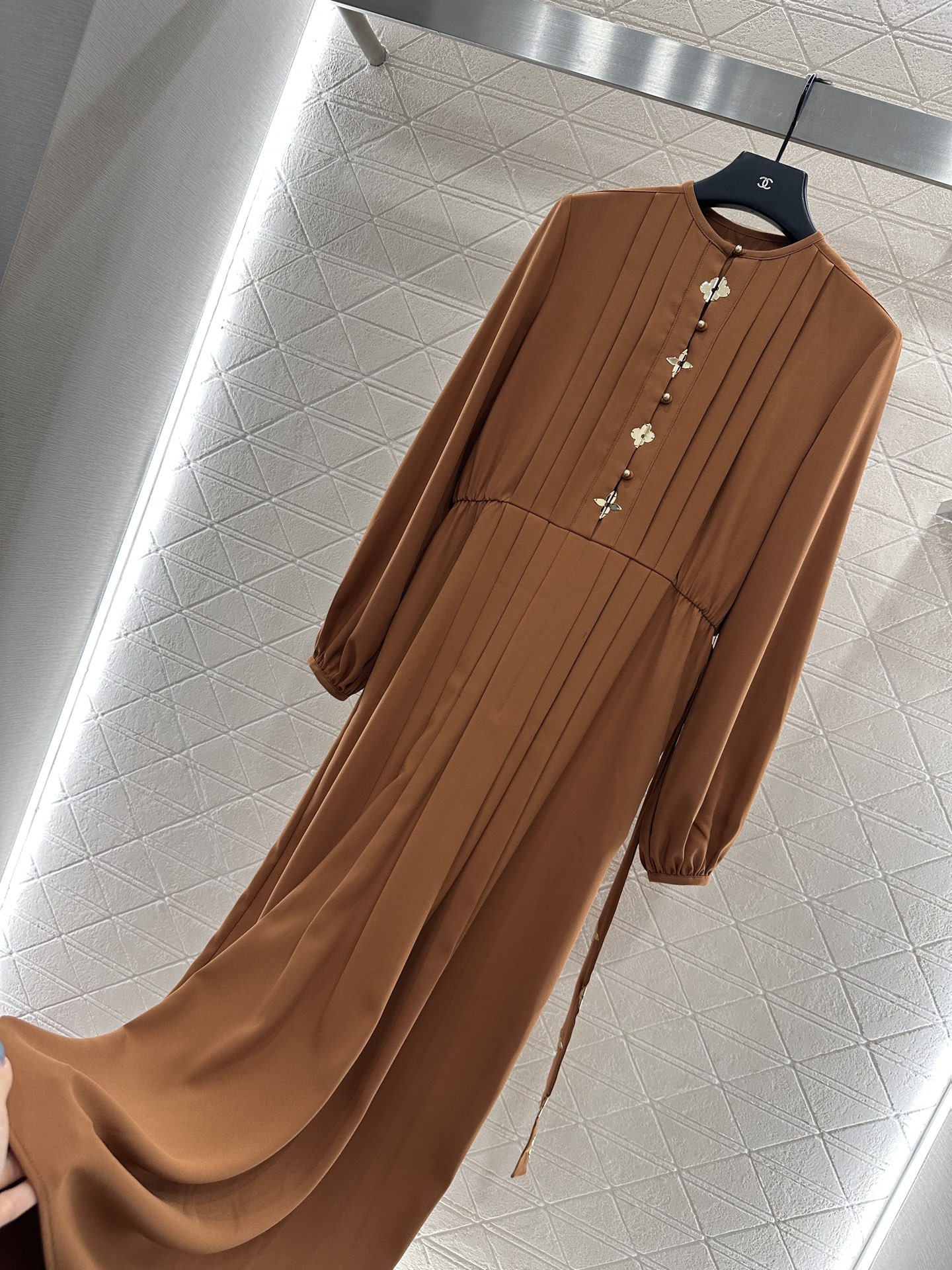 ♥Louis Vuitto*♥2025新品上架 四叶草压褶连衣裙定制YB斜纹棉绸材质，质感舒适细腻，透气