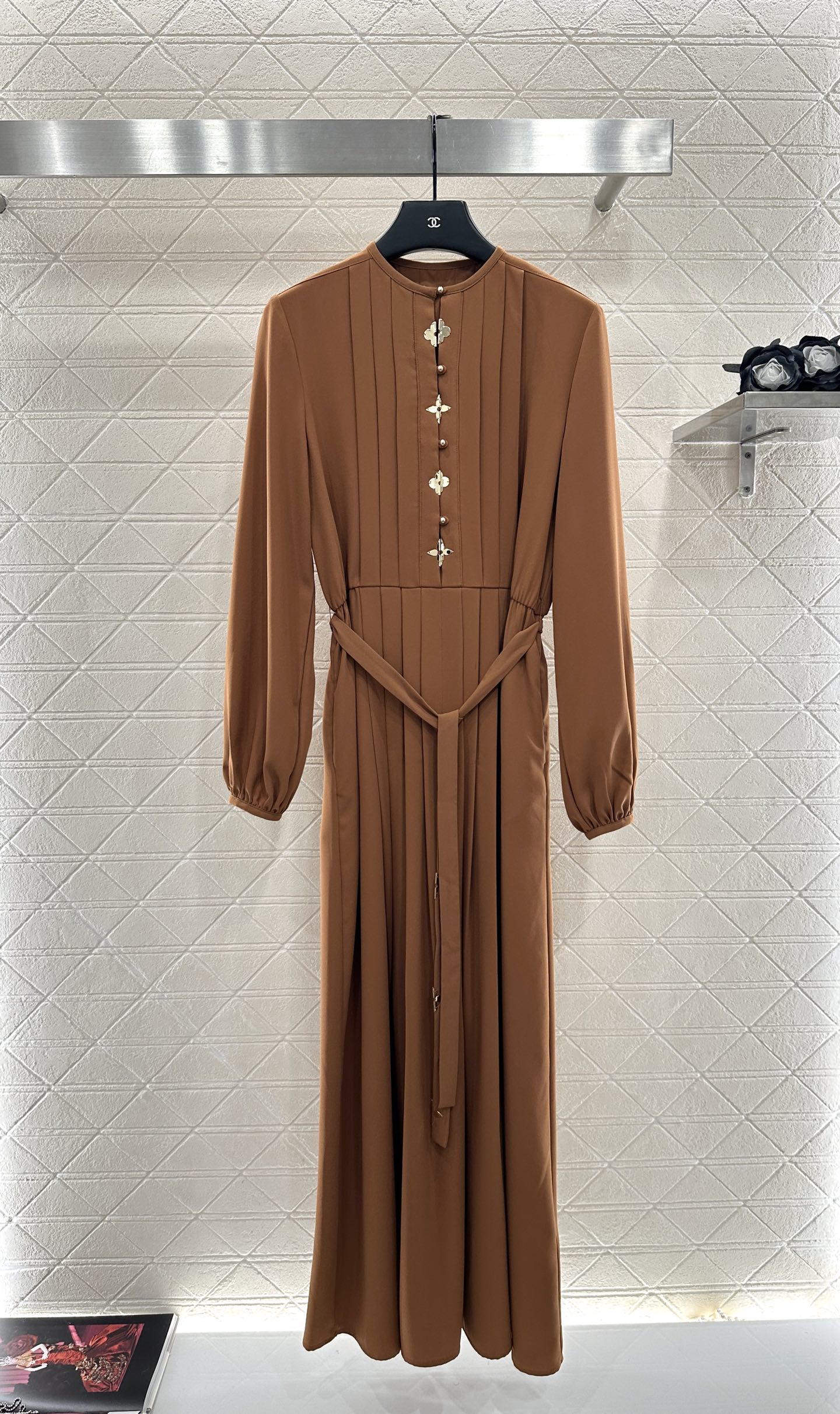 ♥Louis Vuitto*♥2025新品上架 四叶草压褶连衣裙定制YB斜纹棉绸材质，质感舒适细腻，透气