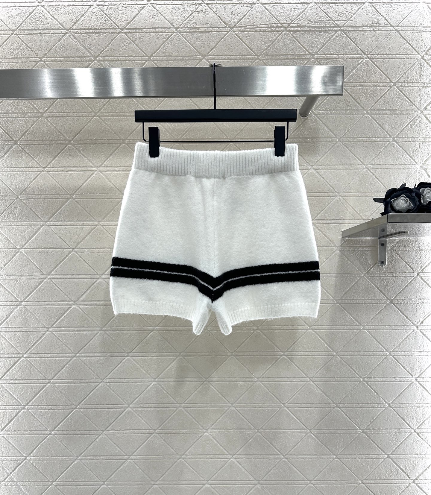 ♥Celin*♥2025新品上架 条纹针织上衣短裤套装定制YB羊毛纱线织造，穿搭舒适，柔软细腻，针织廓形