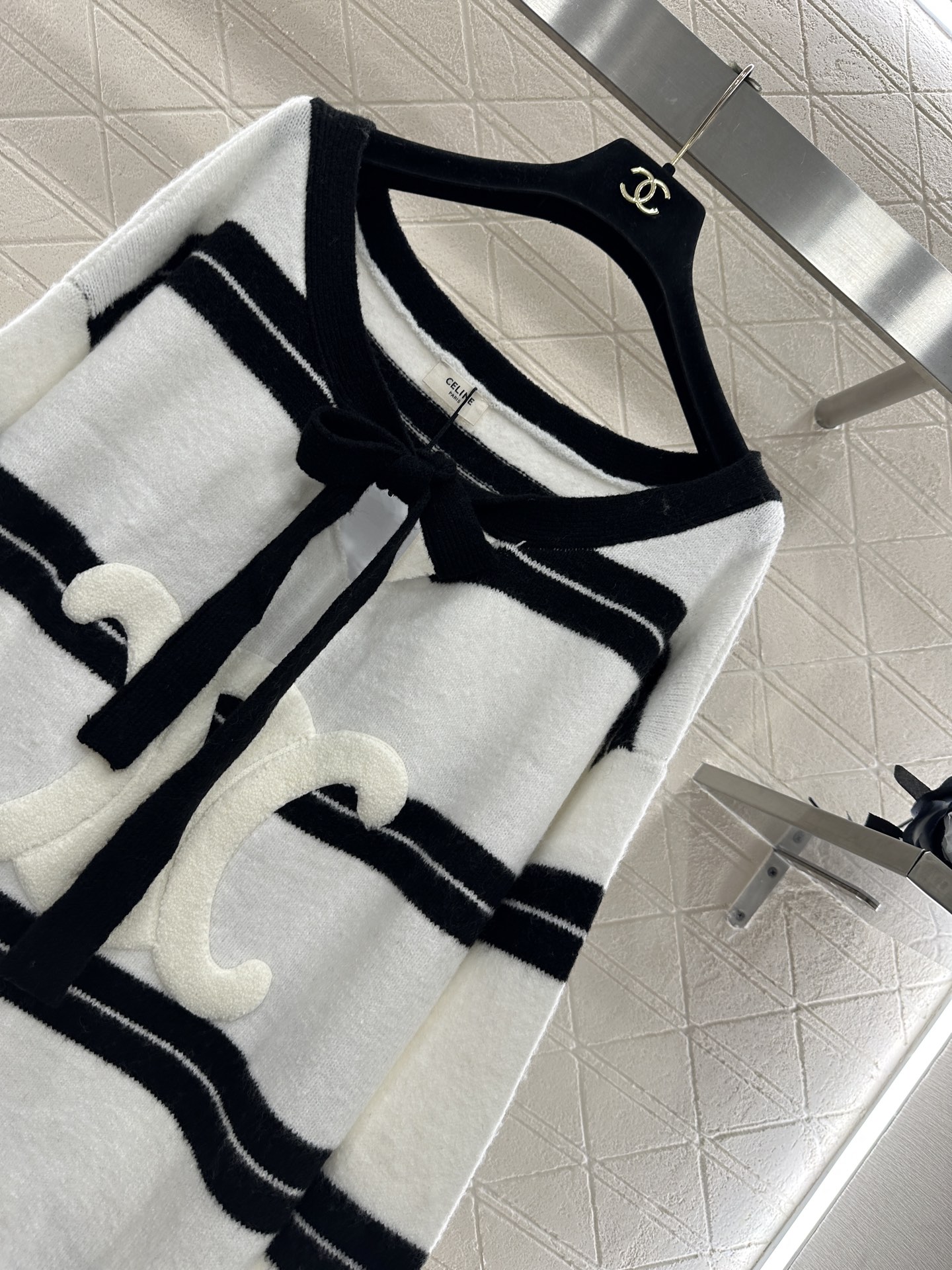 ♥Celin*♥2025新品上架 条纹针织上衣短裤套装定制YB羊毛纱线织造，穿搭舒适，柔软细腻，针织廓形