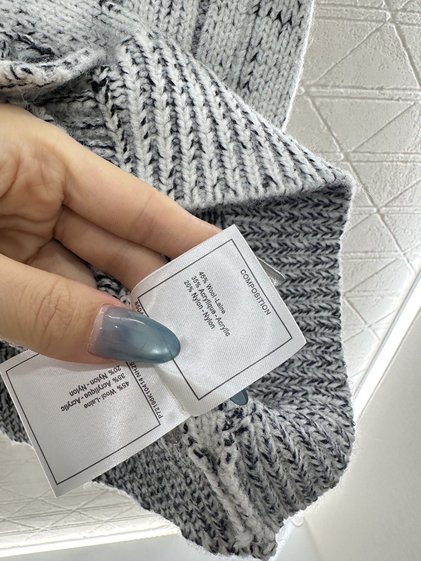 ♥Chane*♥2025新品上架 毛绒双C针织开衫定制YB羊毛纱线织造，舒适软糯，弹力十足，V领针织开衫