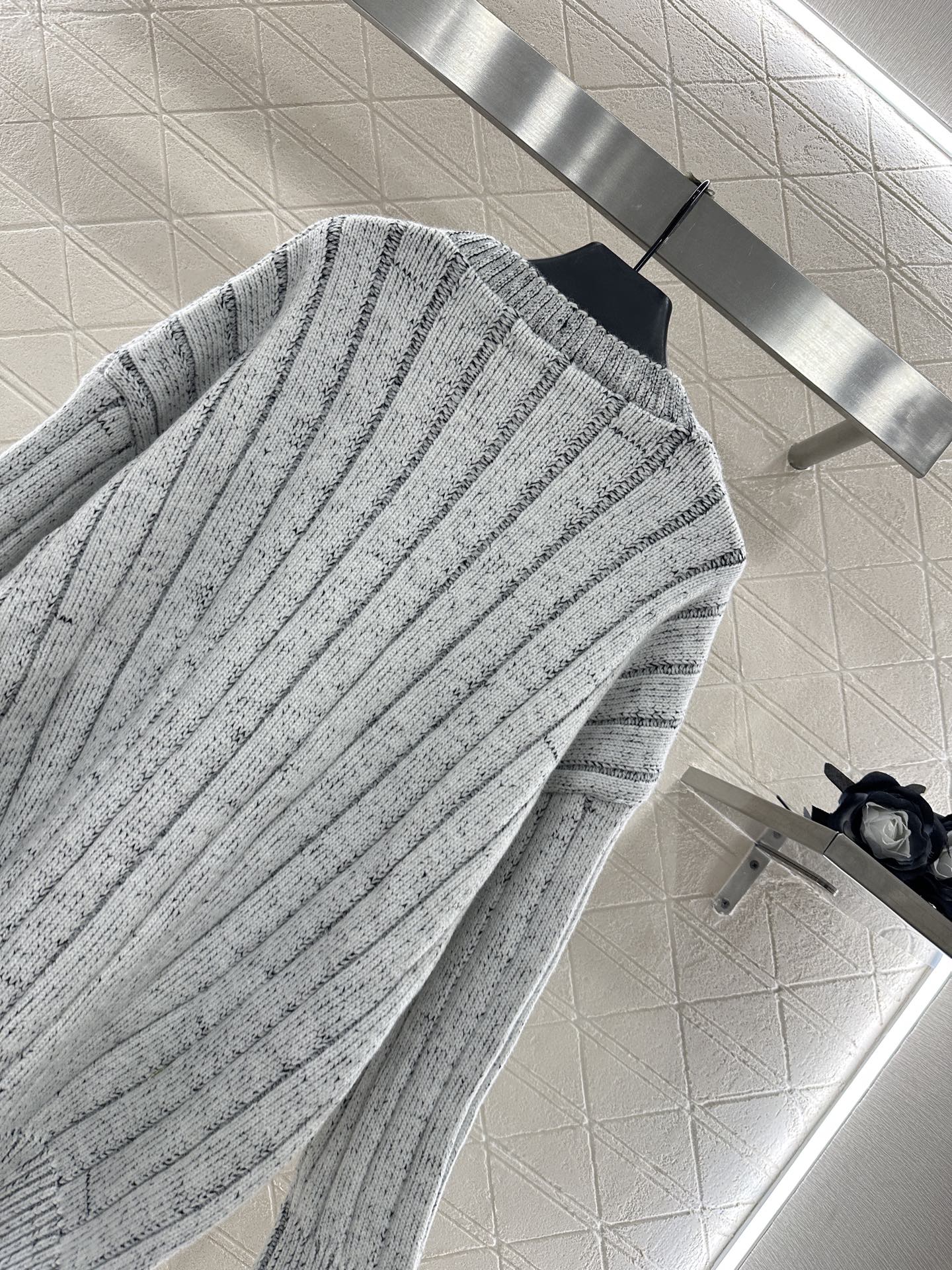 ♥Chane*♥2025新品上架 毛绒双C针织开衫定制YB羊毛纱线织造，舒适软糯，弹力十足，V领针织开衫