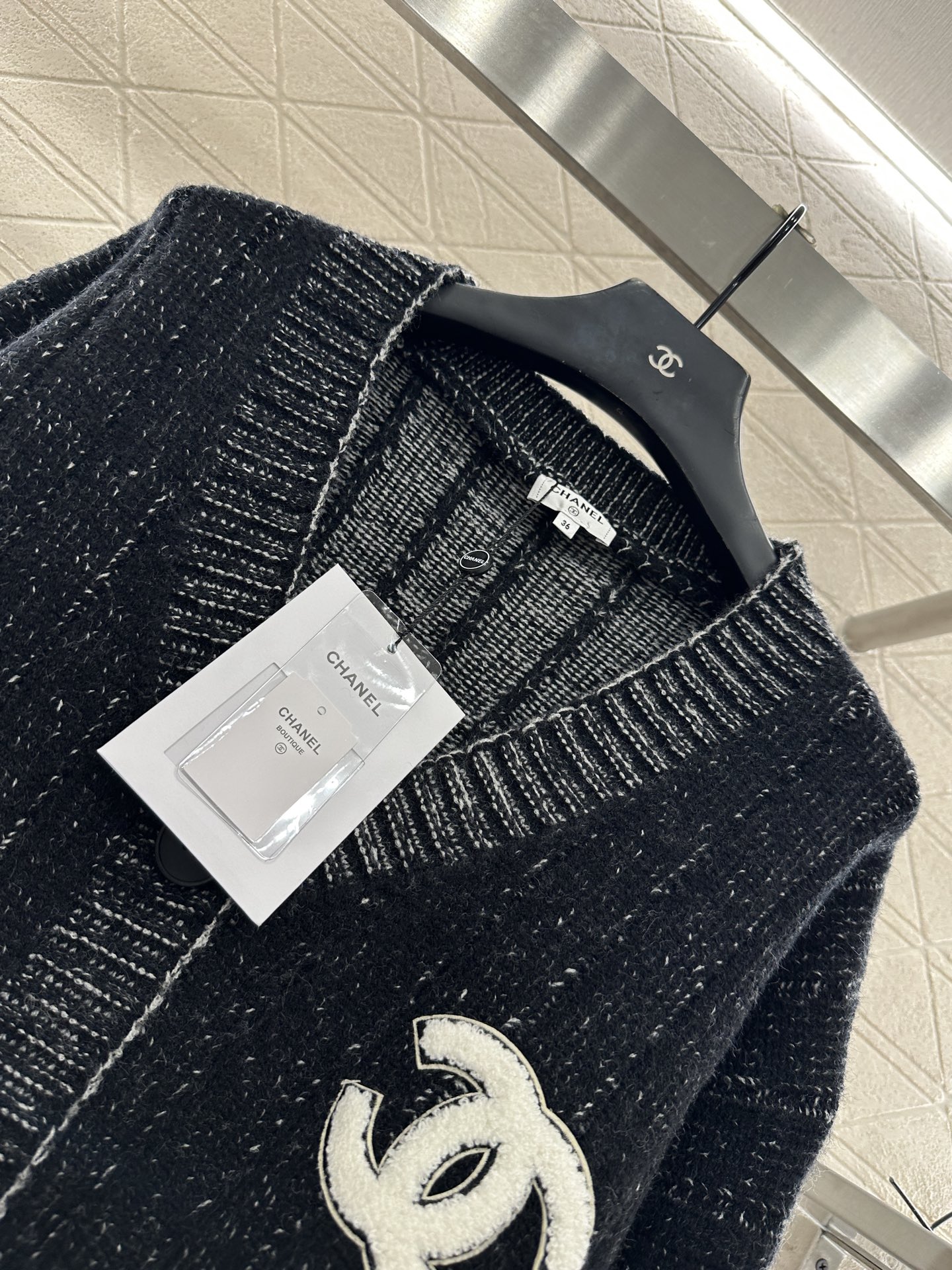 ♥Chane*♥2025新品上架 毛绒双C针织开衫定制YB羊毛纱线织造，舒适软糯，弹力十足，V领针织开衫