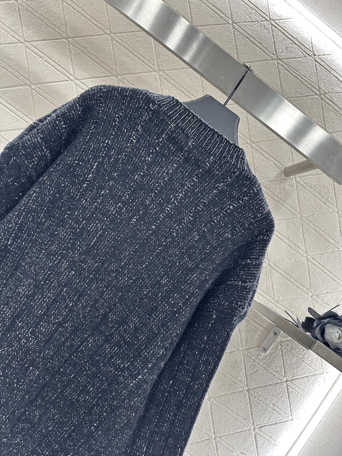 ♥Chane*♥2025新品上架 毛绒双C针织开衫定制YB羊毛纱线织造，舒适软糯，弹力十足，V领针织开衫