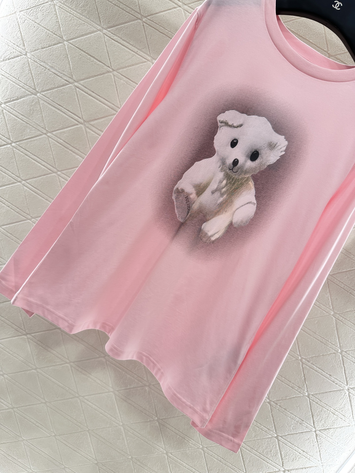 ♥We11don*♥2025新品上架 圆领小熊印花长袖上衣定制YB斜纹全棉材质，质感细腻，穿搭舒适弹力，