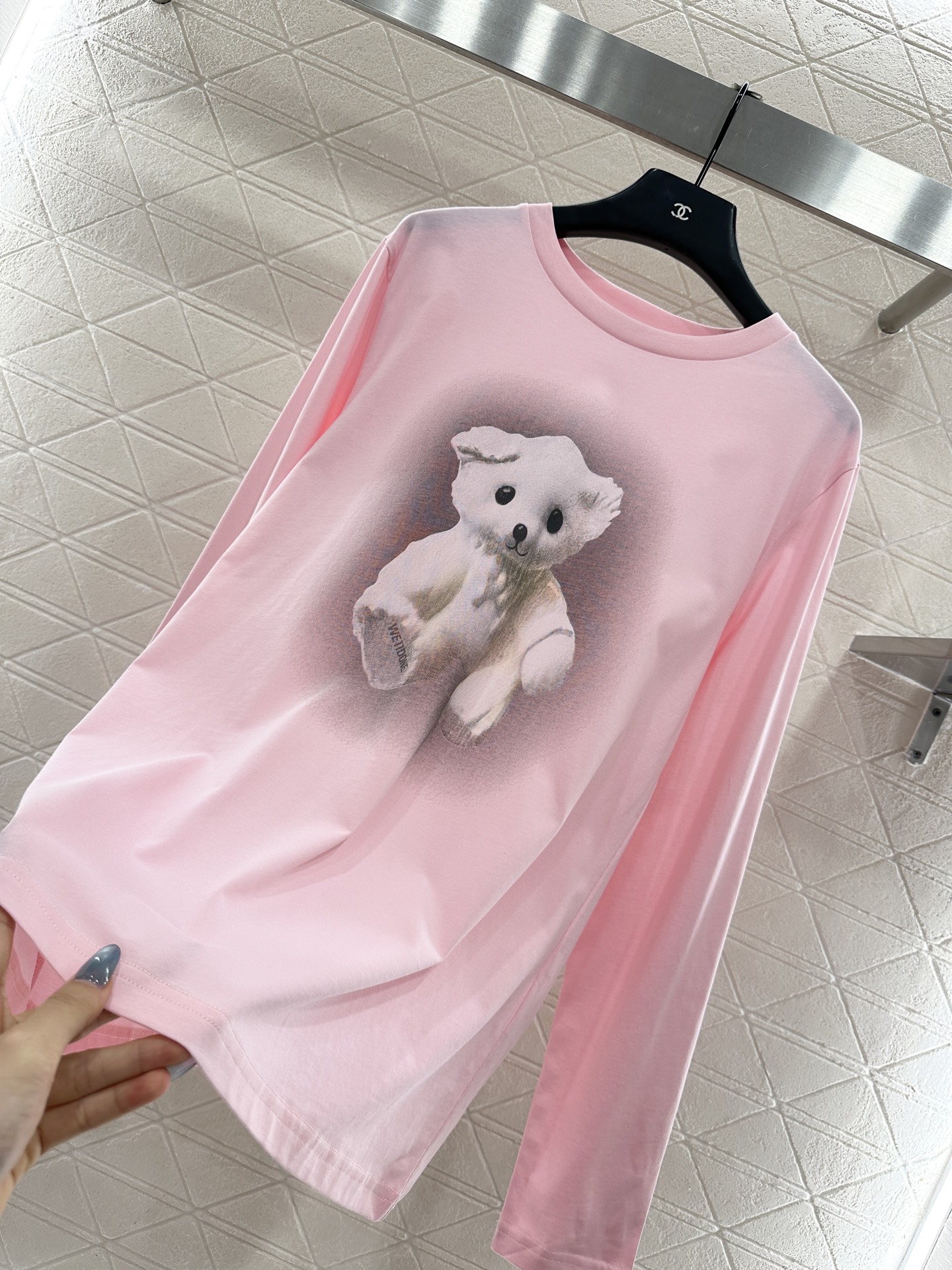 ♥We11don*♥2025新品上架 圆领小熊印花长袖上衣定制YB斜纹全棉材质，质感细腻，穿搭舒适弹力，