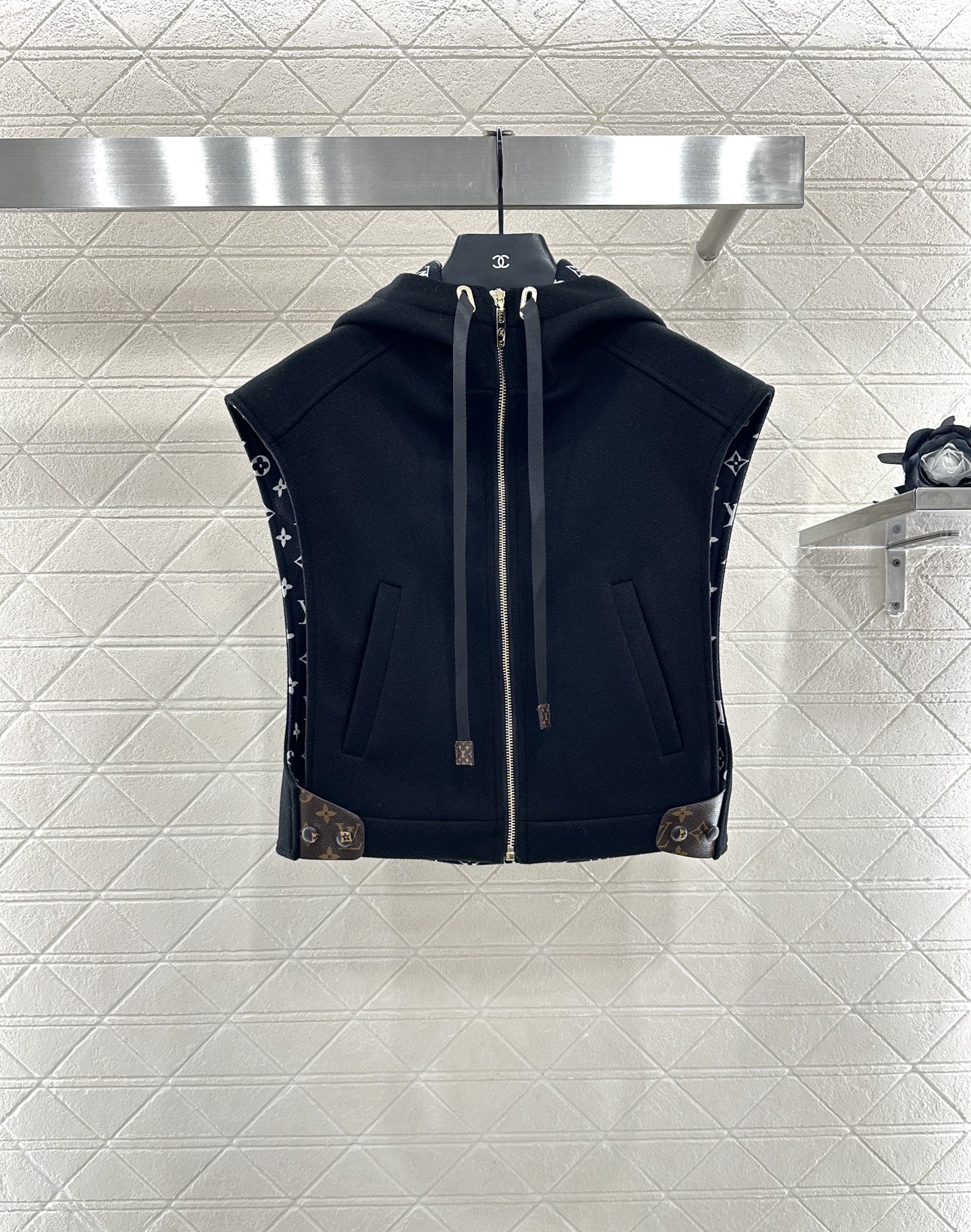 ♥Louis Vuitto*♥2025新品上架 连帽印花毛呢坎肩马甲定制YB进口羊毛呢材质，工艺印花处理