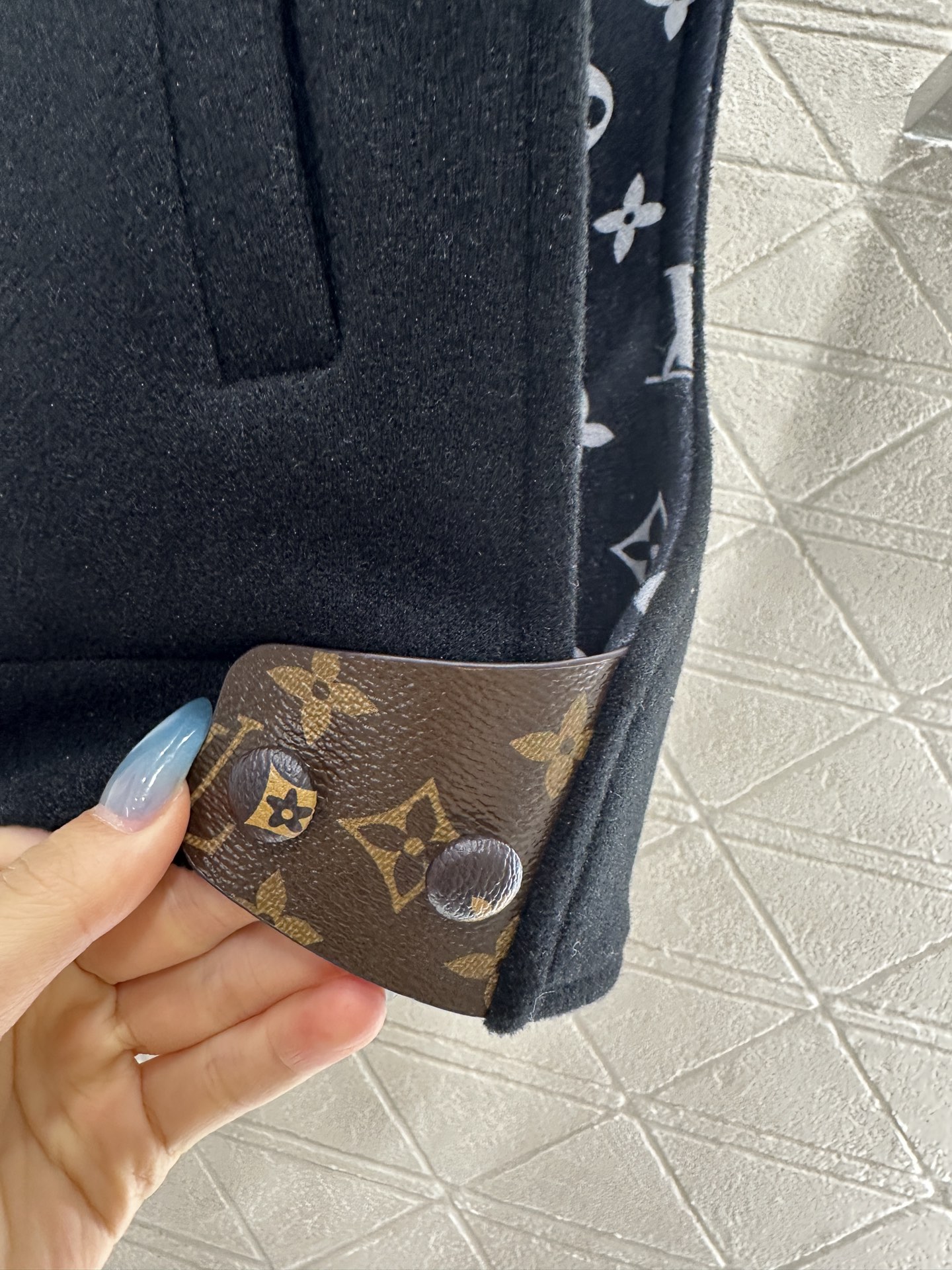 ♥Louis Vuitto*♥2025新品上架 连帽印花毛呢坎肩马甲定制YB进口羊毛呢材质，工艺印花处理