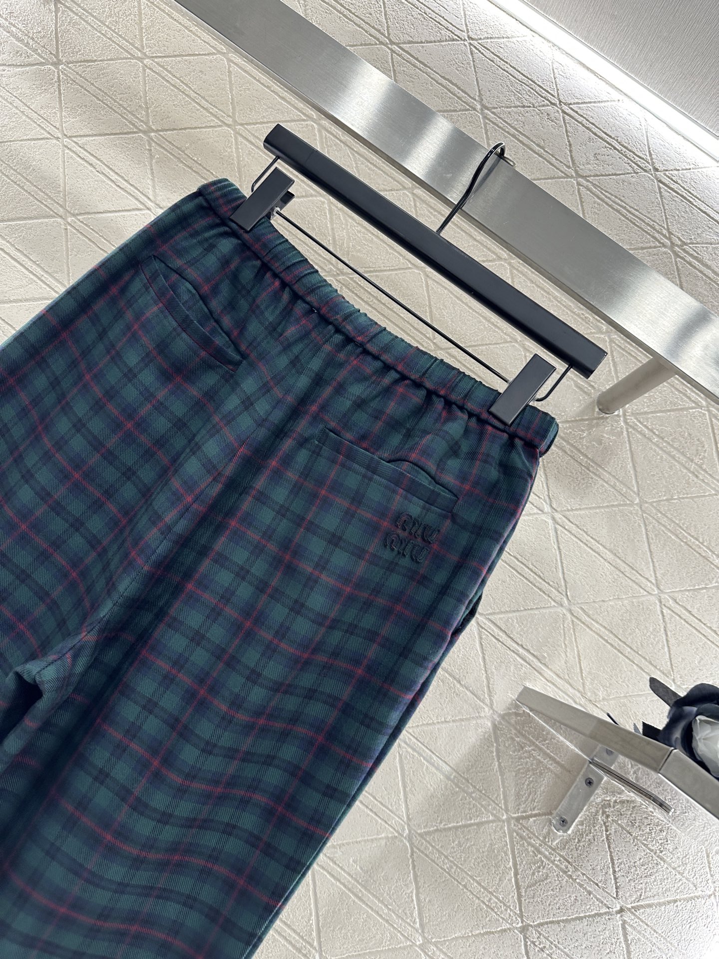 ♥Miumi*♥2025新品上架 翻领格纹衬衫长裤套装定制YB进口百分百羊毛材质，质感垂顺，穿搭舒适，正