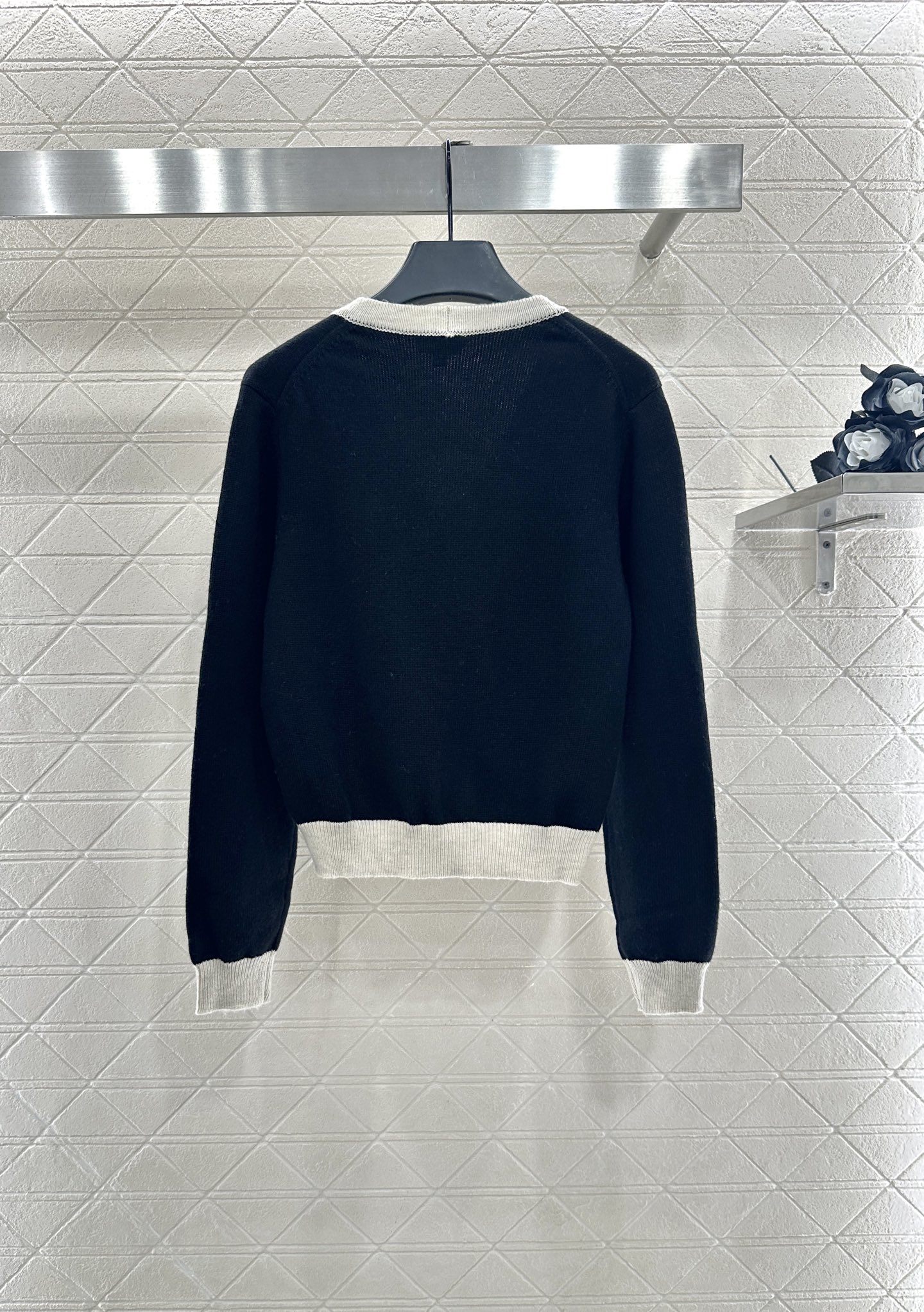 ♥Chane*♥2025新品上架 黑白撞色口袋针织开衫定制YB羊绒纱线织造，质感光泽，柔软亲肤，针织开衫