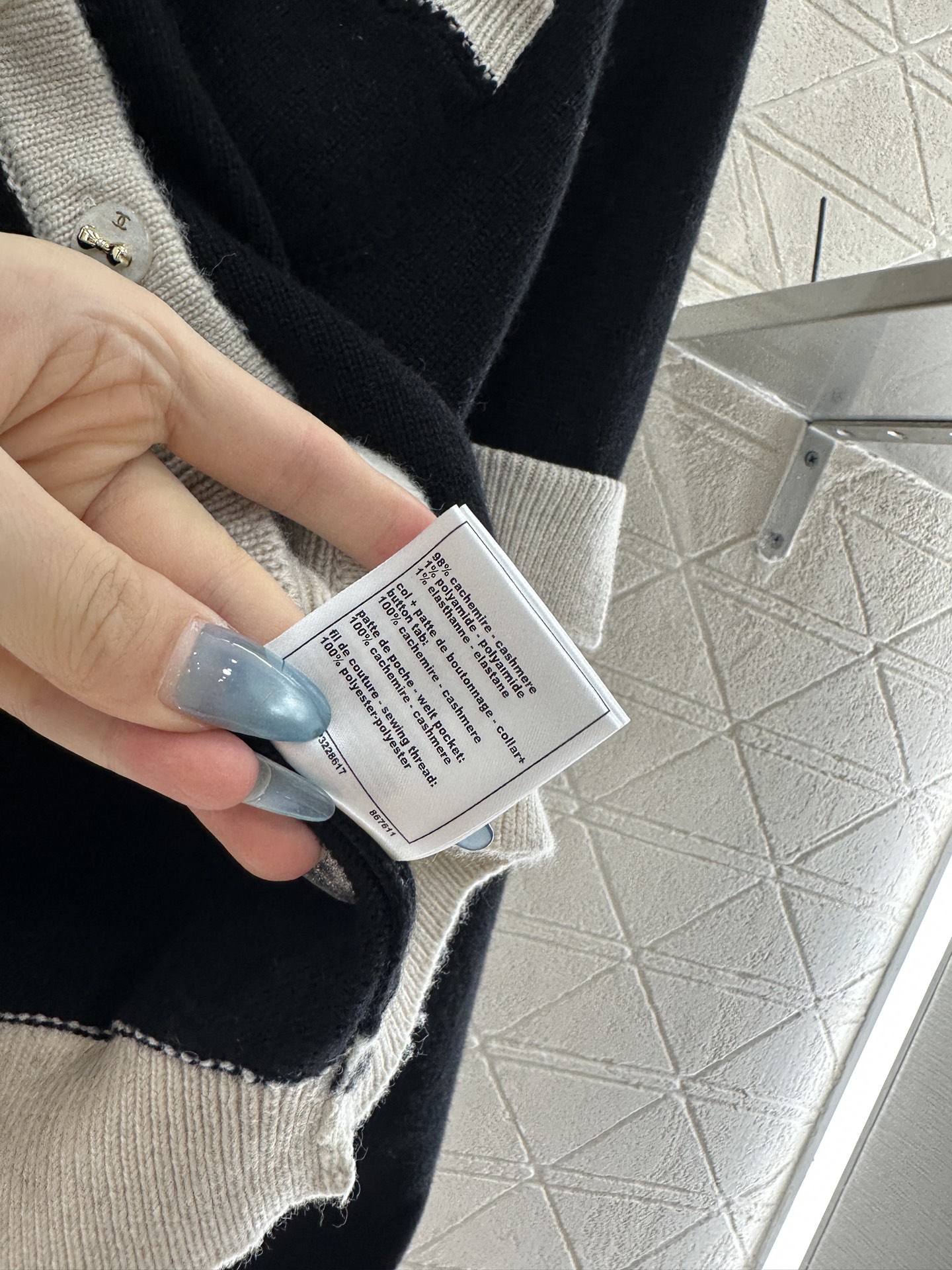 ♥Chane*♥2025新品上架 黑白撞色口袋针织开衫定制YB羊绒纱线织造，质感光泽，柔软亲肤，针织开衫