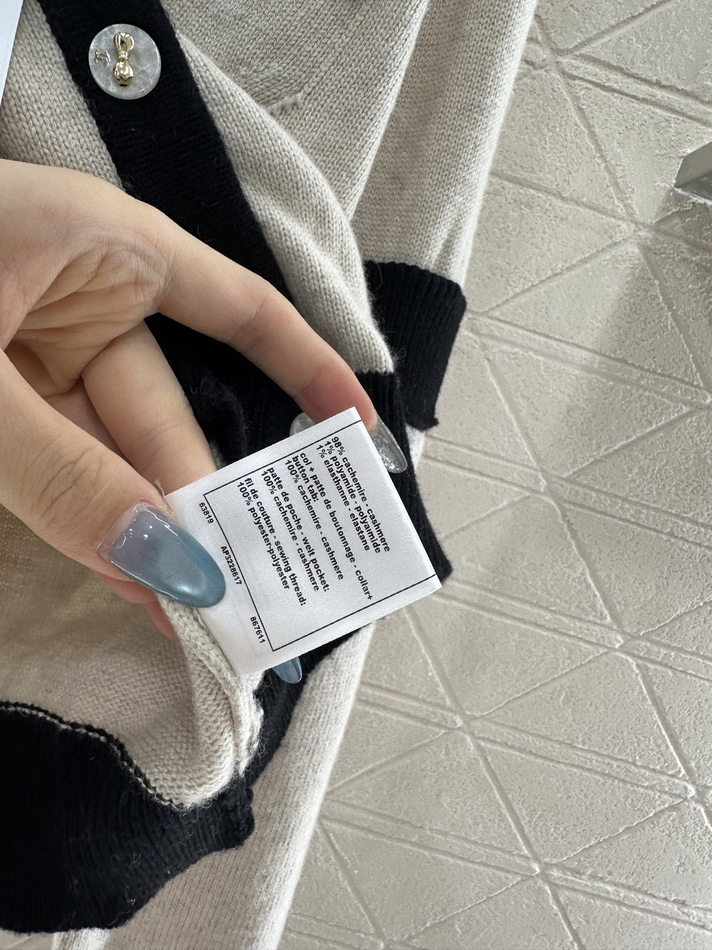 ♥Chane*♥2025新品上架 黑白撞色口袋针织开衫定制YB羊绒纱线织造，质感光泽，柔软亲肤，针织开衫