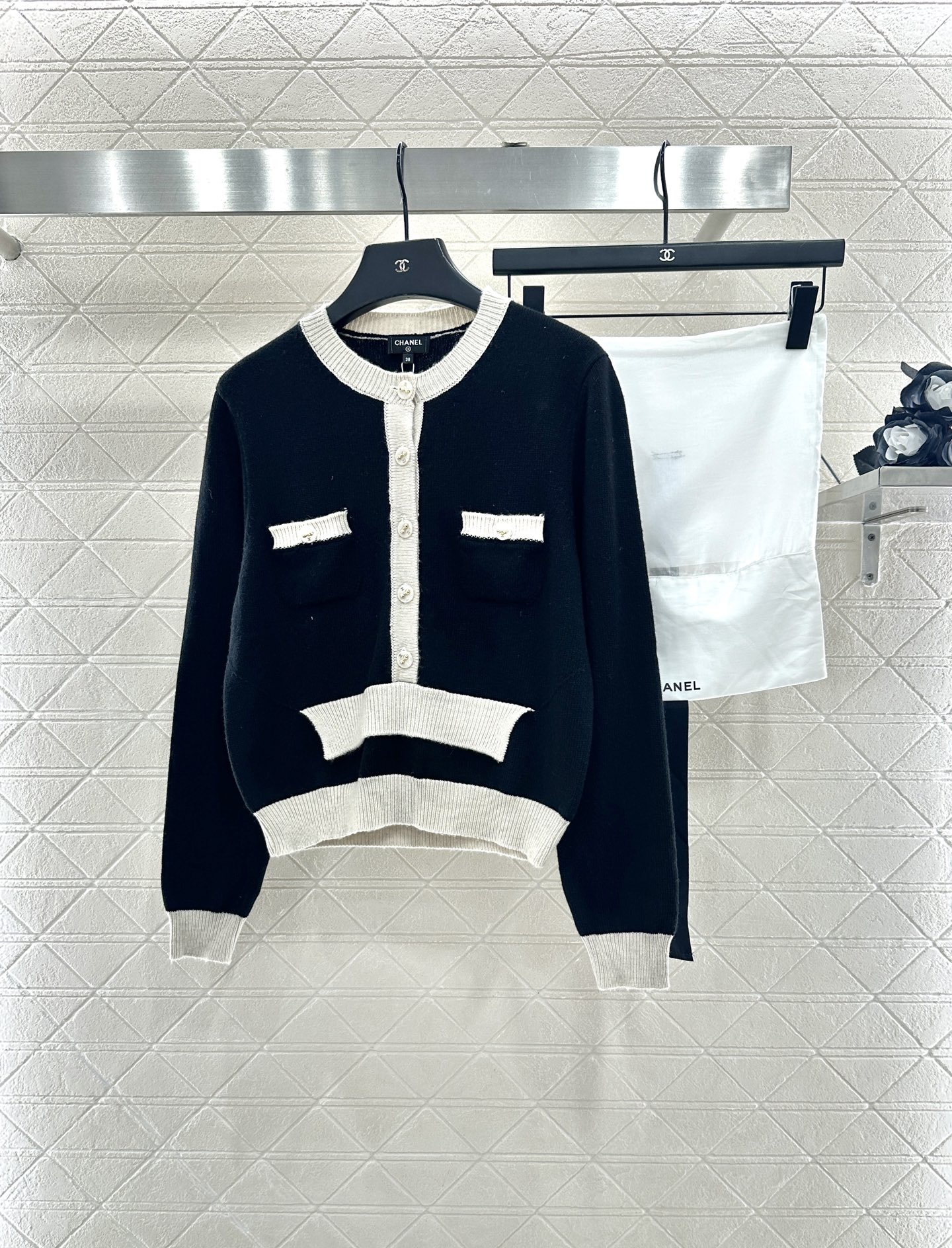 ♥Chane*♥2025新品上架 撞色口袋针织长袖定制YB羊绒纱线织造，质感光泽，柔软亲肤，圆领针织套头