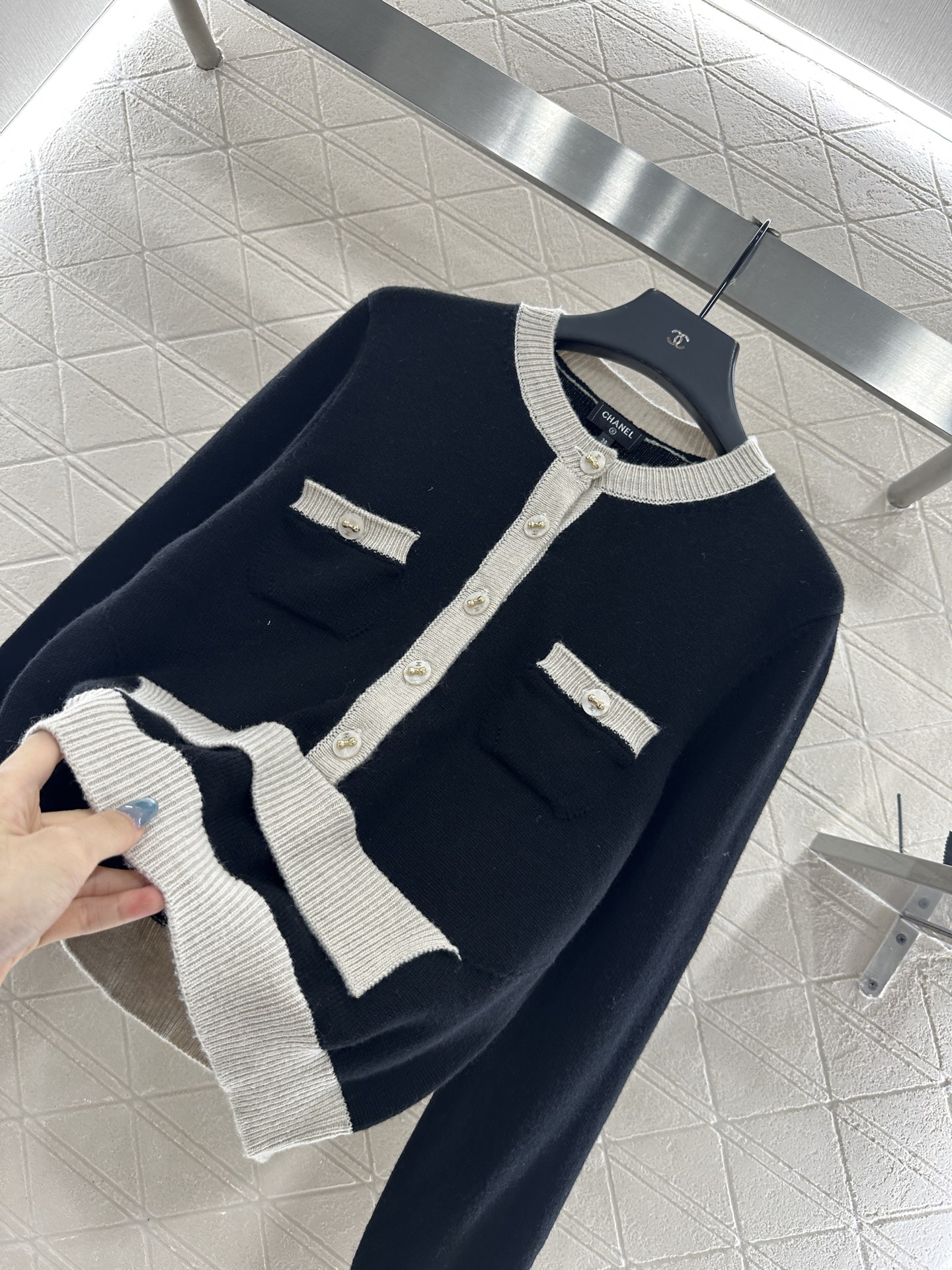 ♥Chane*♥2025新品上架 撞色口袋针织长袖定制YB羊绒纱线织造，质感光泽，柔软亲肤，圆领针织套头