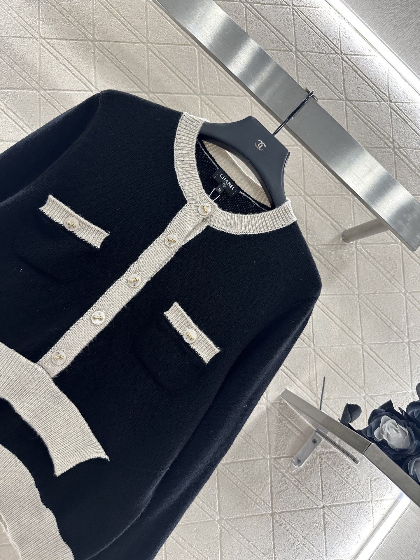 ♥Chane*♥2025新品上架 撞色口袋针织长袖定制YB羊绒纱线织造，质感光泽，柔软亲肤，圆领针织套头