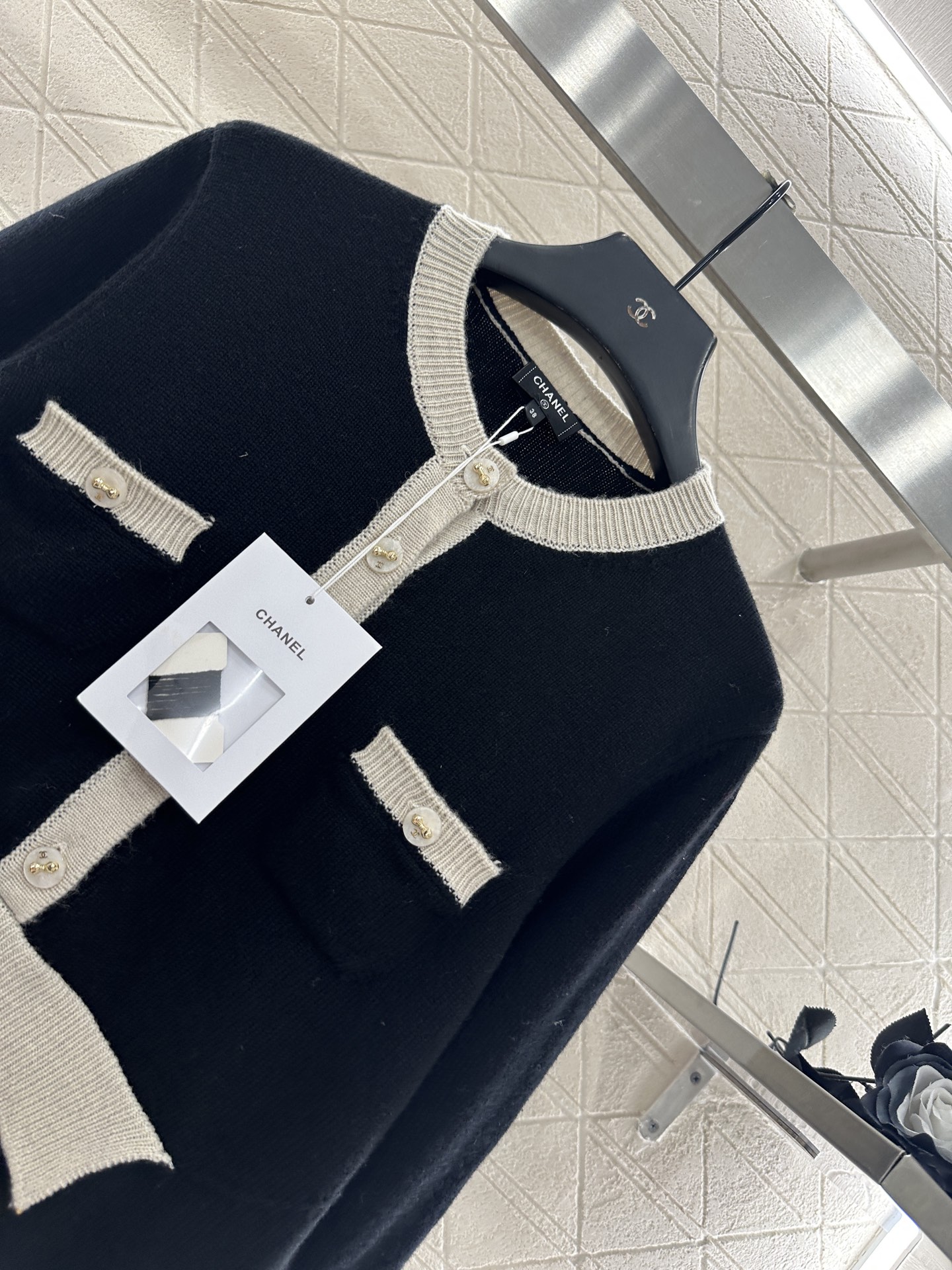 ♥Chane*♥2025新品上架 撞色口袋针织长袖定制YB羊绒纱线织造，质感光泽，柔软亲肤，圆领针织套头