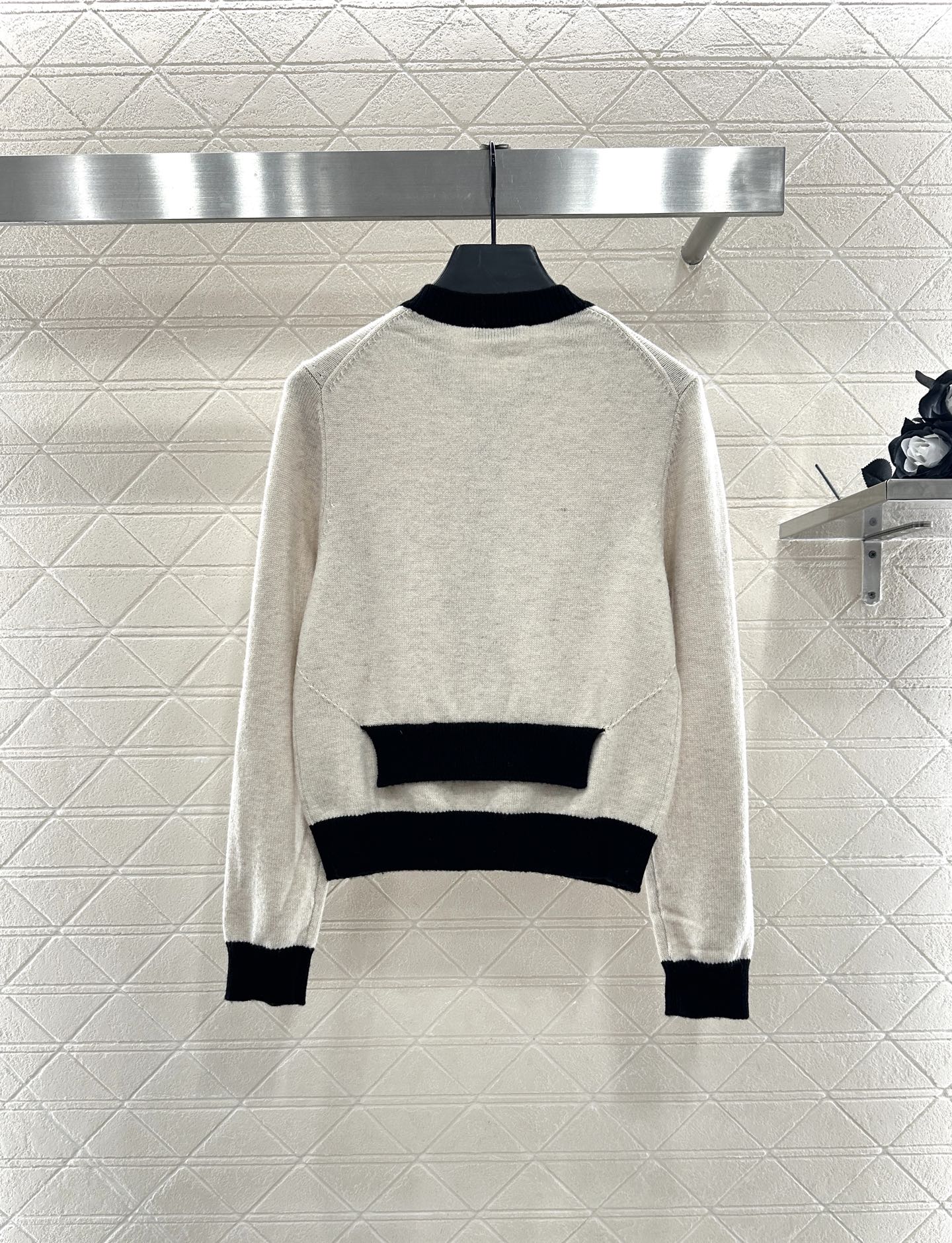 ♥Chane*♥2025新品上架 撞色口袋针织长袖定制YB羊绒纱线织造，质感光泽，柔软亲肤，圆领针织套头