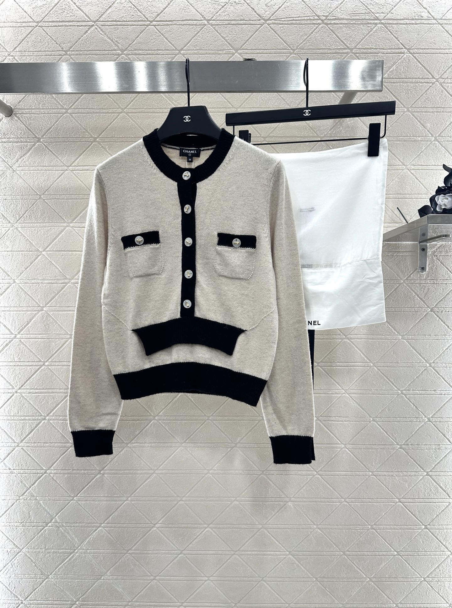 ♥Chane*♥2025新品上架 撞色口袋针织长袖定制YB羊绒纱线织造，质感光泽，柔软亲肤，圆领针织套头