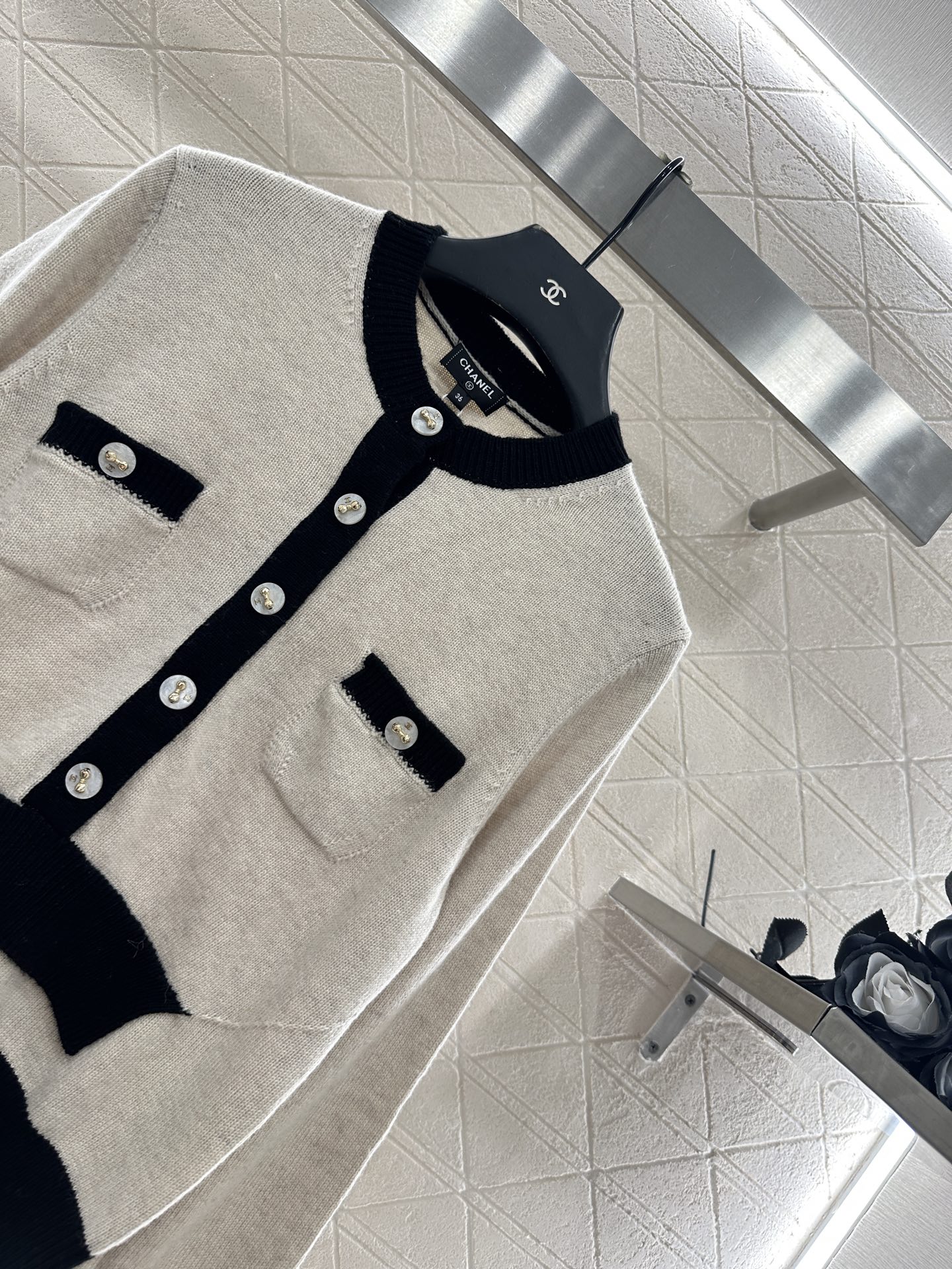 ♥Chane*♥2025新品上架 撞色口袋针织长袖定制YB羊绒纱线织造，质感光泽，柔软亲肤，圆领针织套头