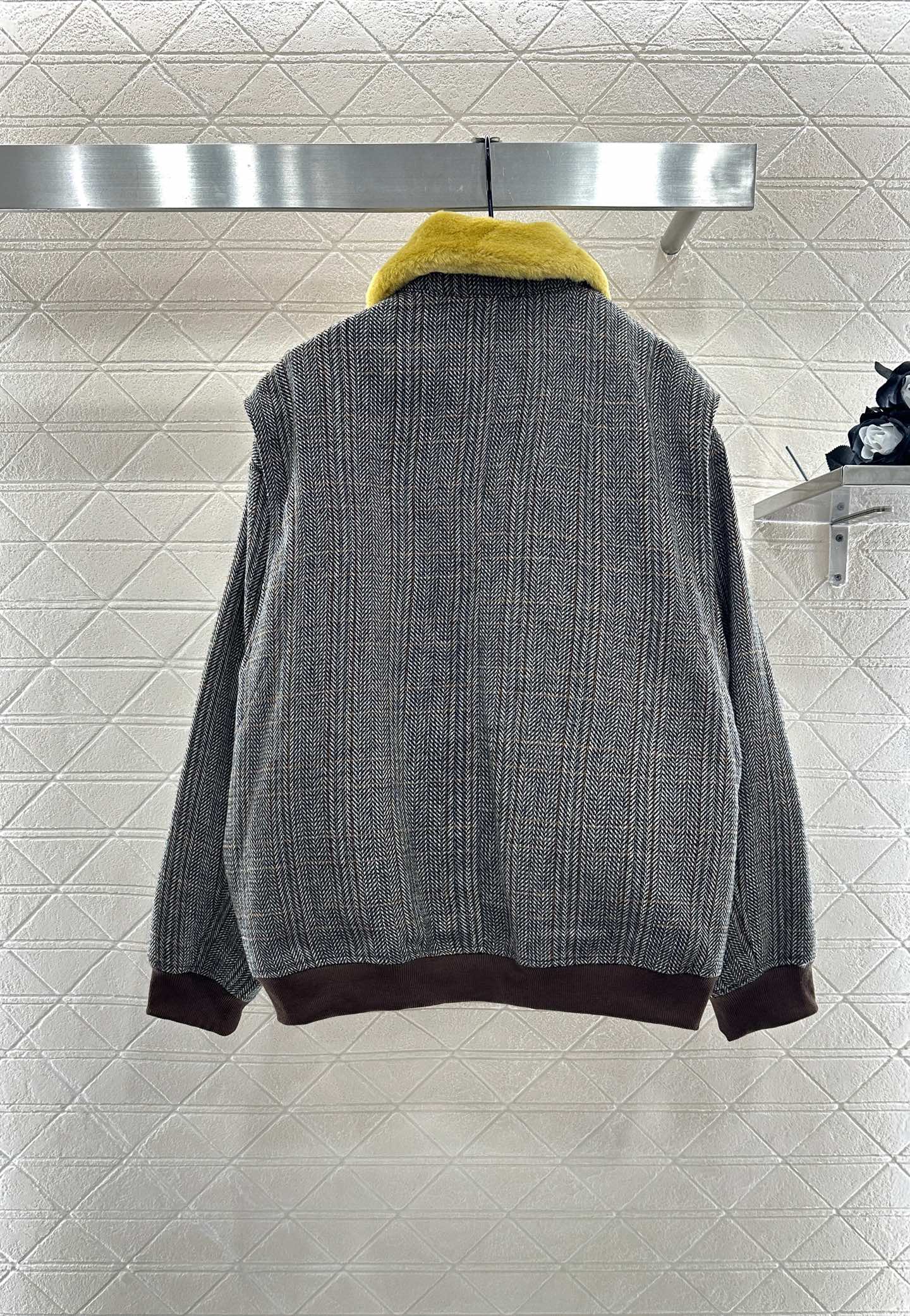 ♥Miumi*♥2025新品上架 可拆卸毛领外套定制YB百分百羊毛呢材质，工艺处理，呈现磨毛视觉体验，整