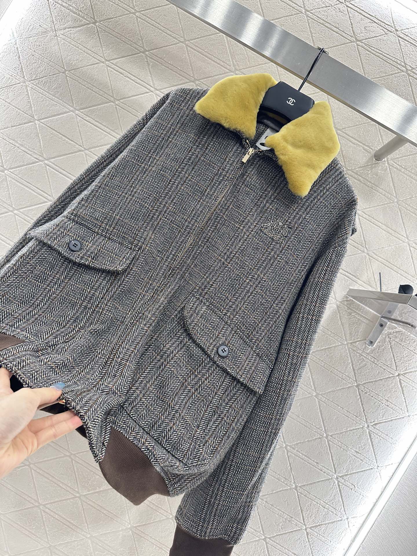 ♥Miumi*♥2025新品上架 可拆卸毛领外套定制YB百分百羊毛呢材质，工艺处理，呈现磨毛视觉体验，整