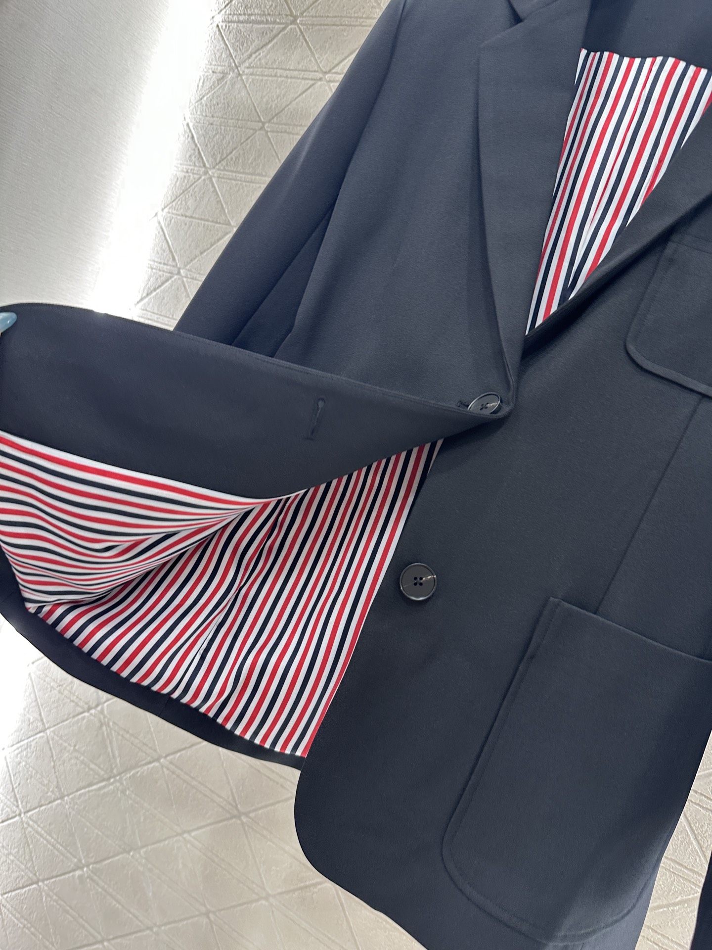 ♥Tb*♥2025新品上架 正肩廓形西装外套定制YB进口材质，质感光泽，垂感更强，翻领正肩西装版型，通体