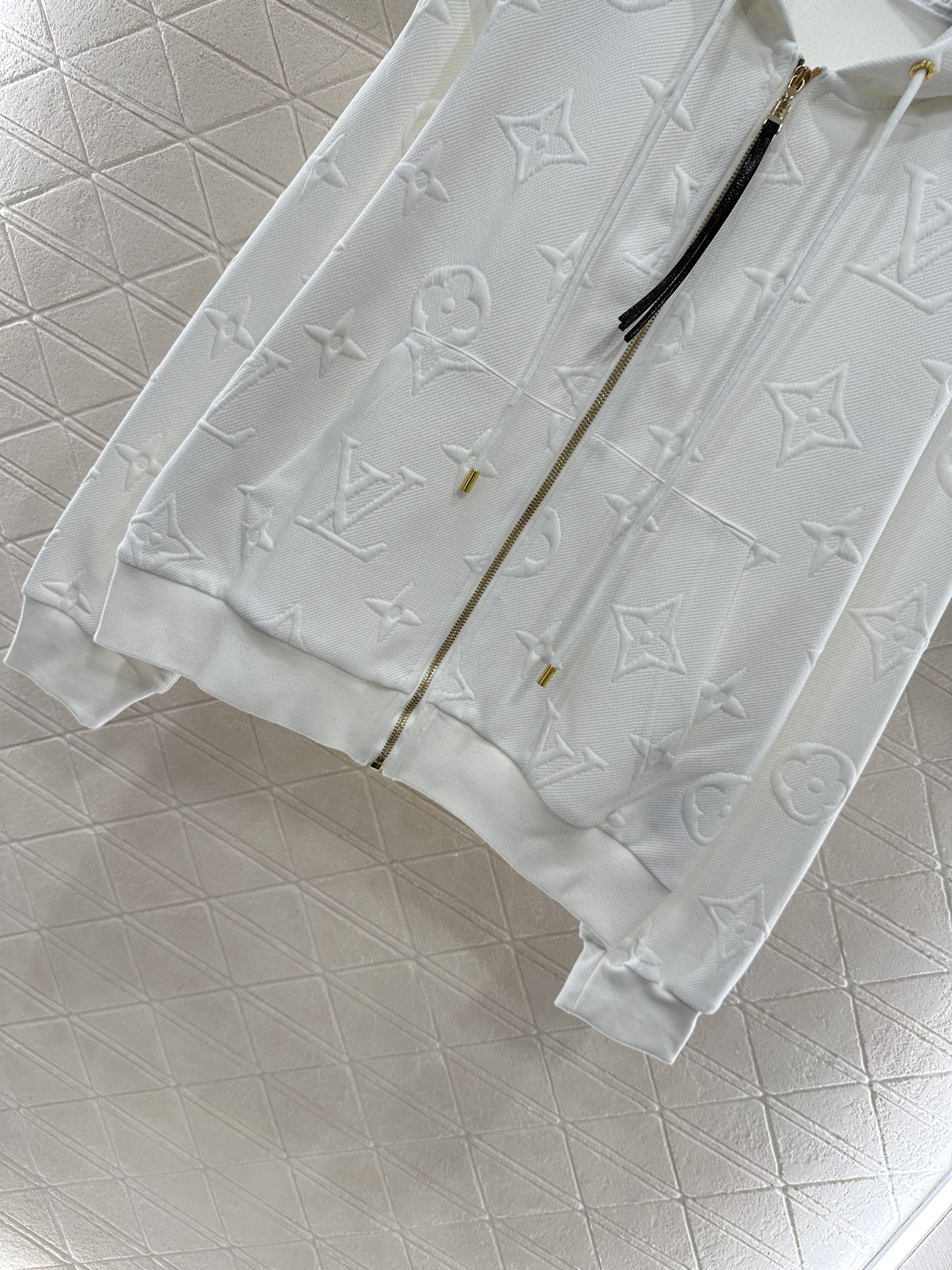 ♥Louis vuitto*♥2025新品上架 压花连帽外套长裤套装定制YB进口压花材质，质感光泽，舒适