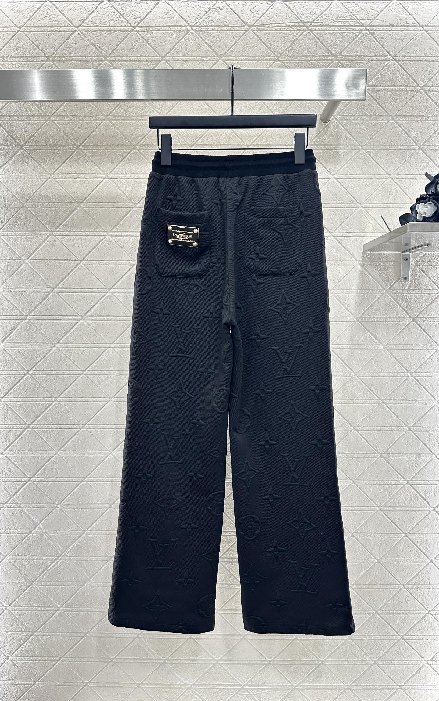 ♥Louis vuitto*♥2025新品上架 压花连帽外套长裤套装定制YB进口压花材质，质感光泽，舒适