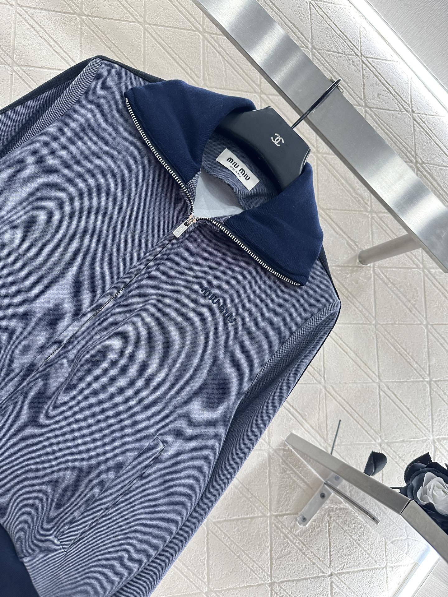 ♥Miumi*♥2025新品上架 撞色外套长裤套装定制YB斜纹全棉材质，质感细腻，垂顺舒适，立领夹克外套