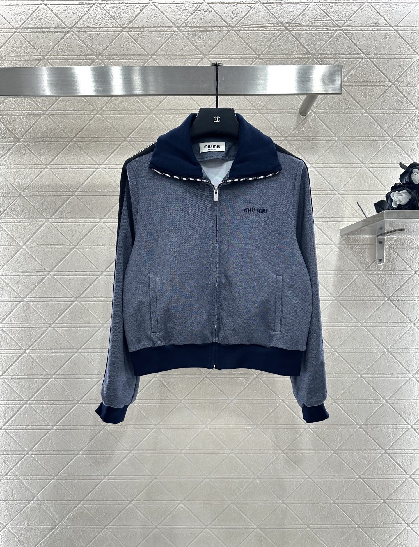 ♥Miumi*♥2025新品上架 撞色外套长裤套装定制YB斜纹全棉材质，质感细腻，垂顺舒适，立领夹克外套